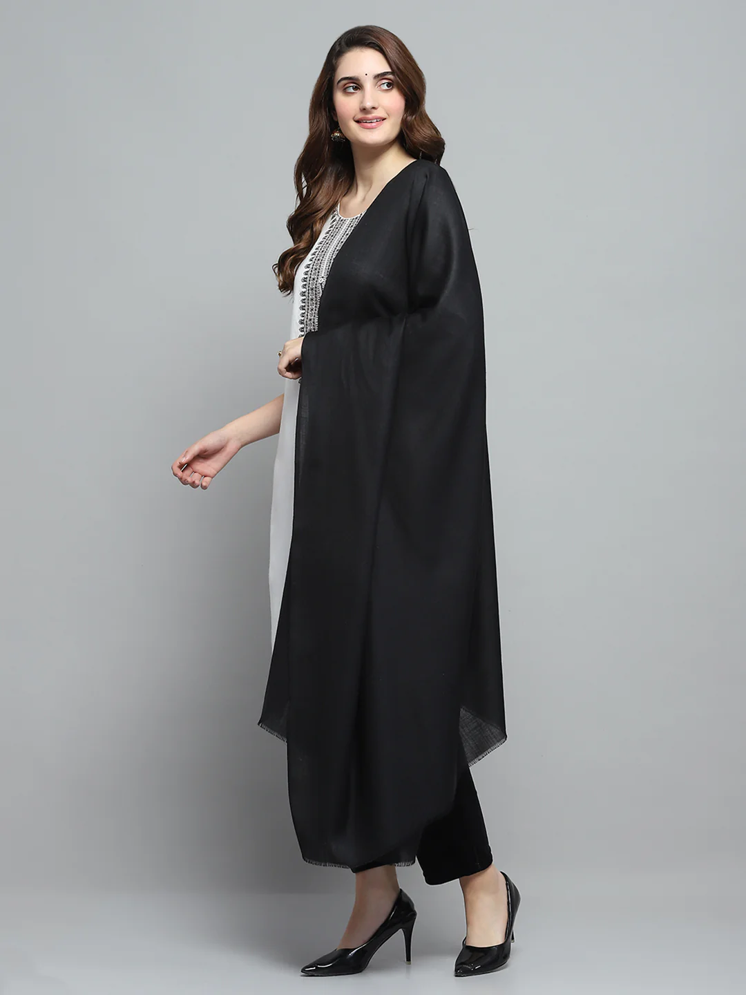 Women Black Solid Shawl - Image 3