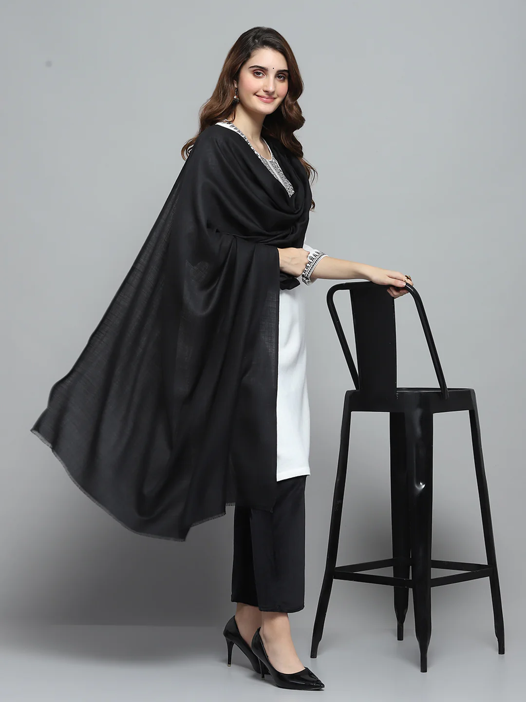 Women Black Solid Shawl - Image 5