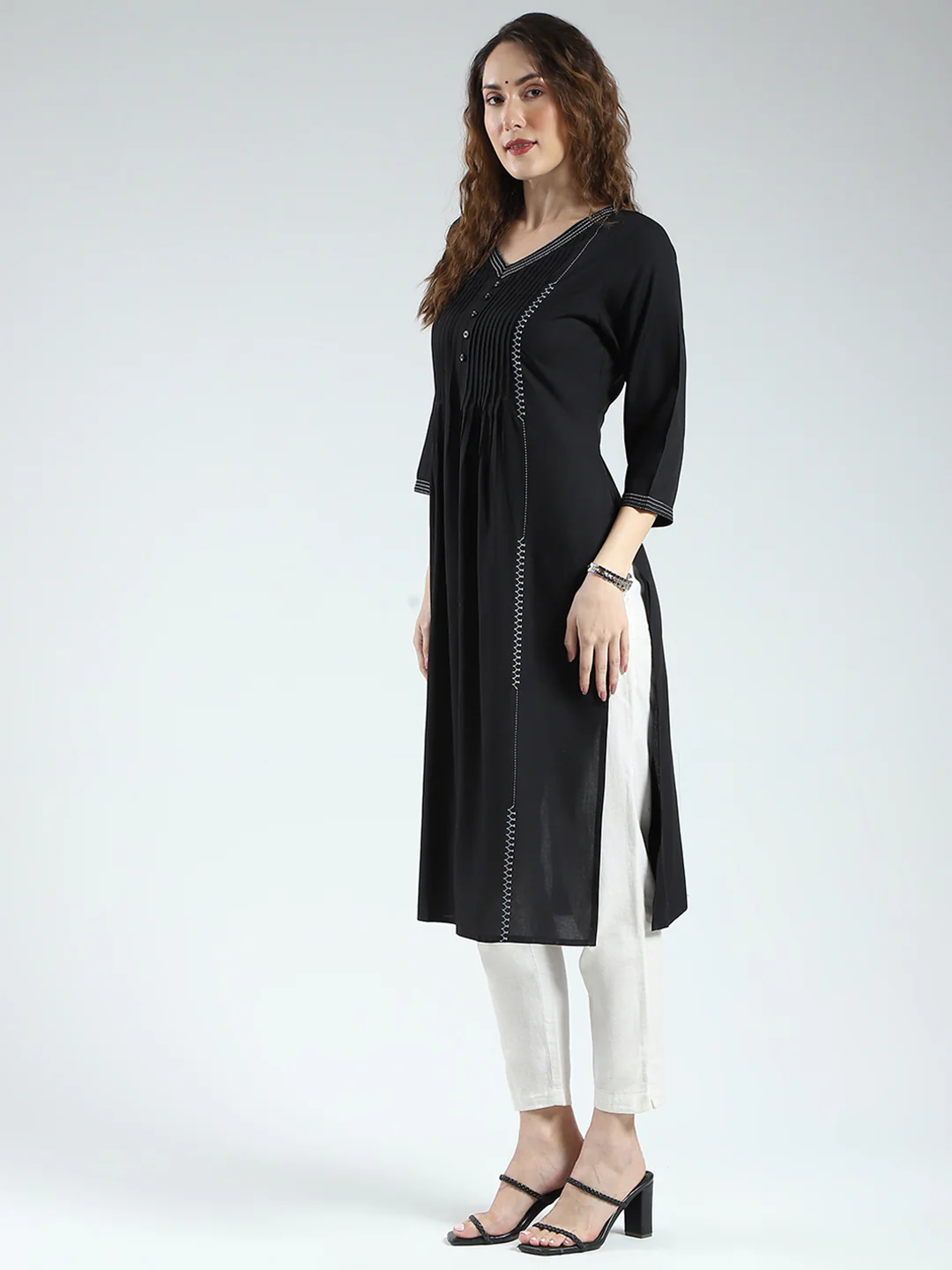 Women Black Solid V Neck 3/4th Sleeve Kurti - Image 3