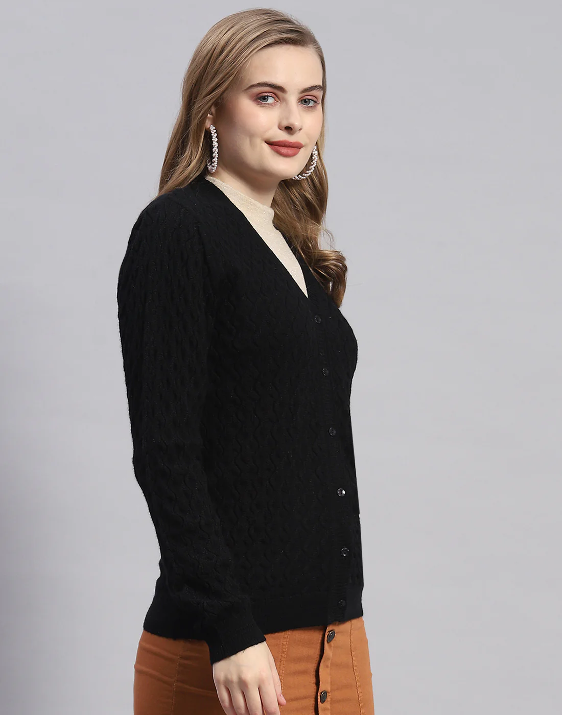 Women Black Solid V Neck Full Sleeve Cardigan - Image 4