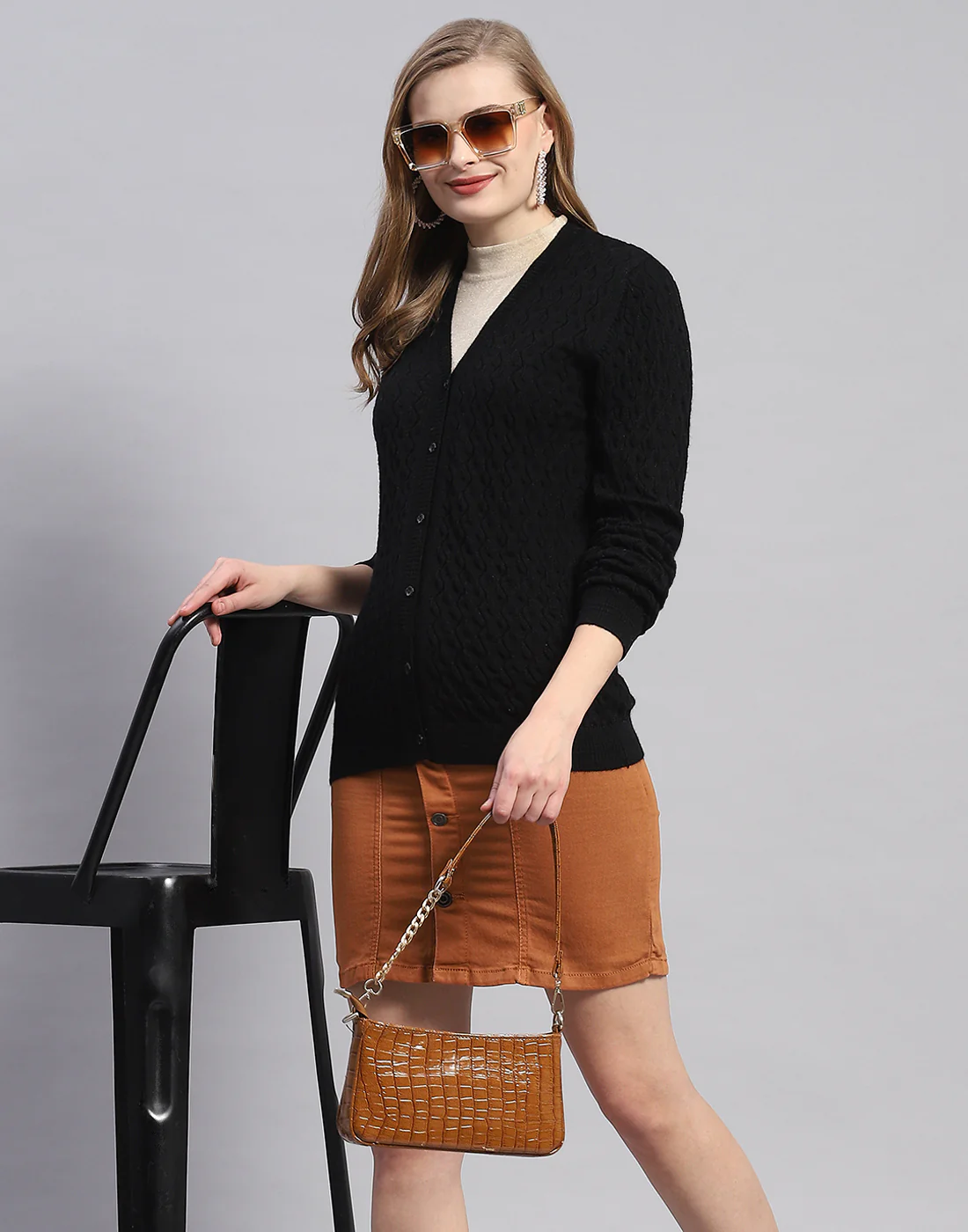 Women Black Solid V Neck Full Sleeve Cardigan - Image 6