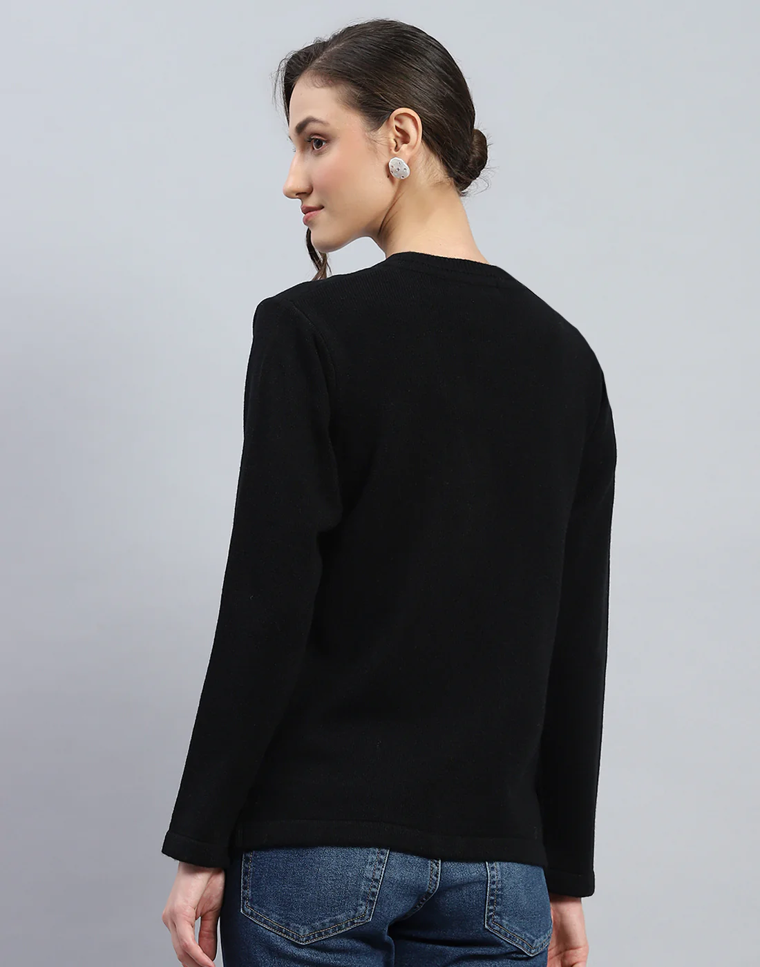 Women Black Solid V Neck Full Sleeve Cardigan - Image 5