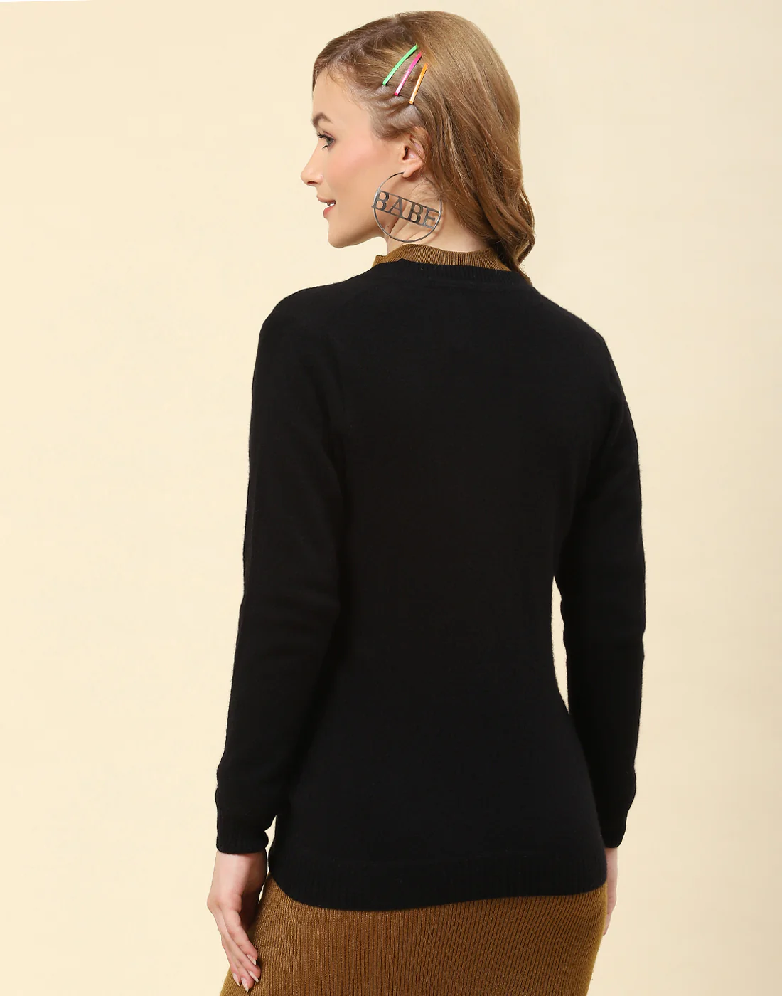 Women Black Solid V Neck Full Sleeve Cardigan - Image 5