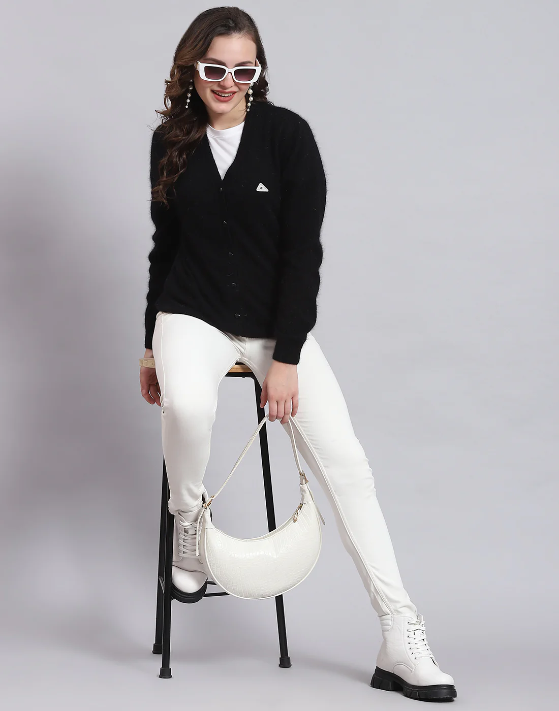 Women Black Solid V Neck Full Sleeve Cardigan - Image 2