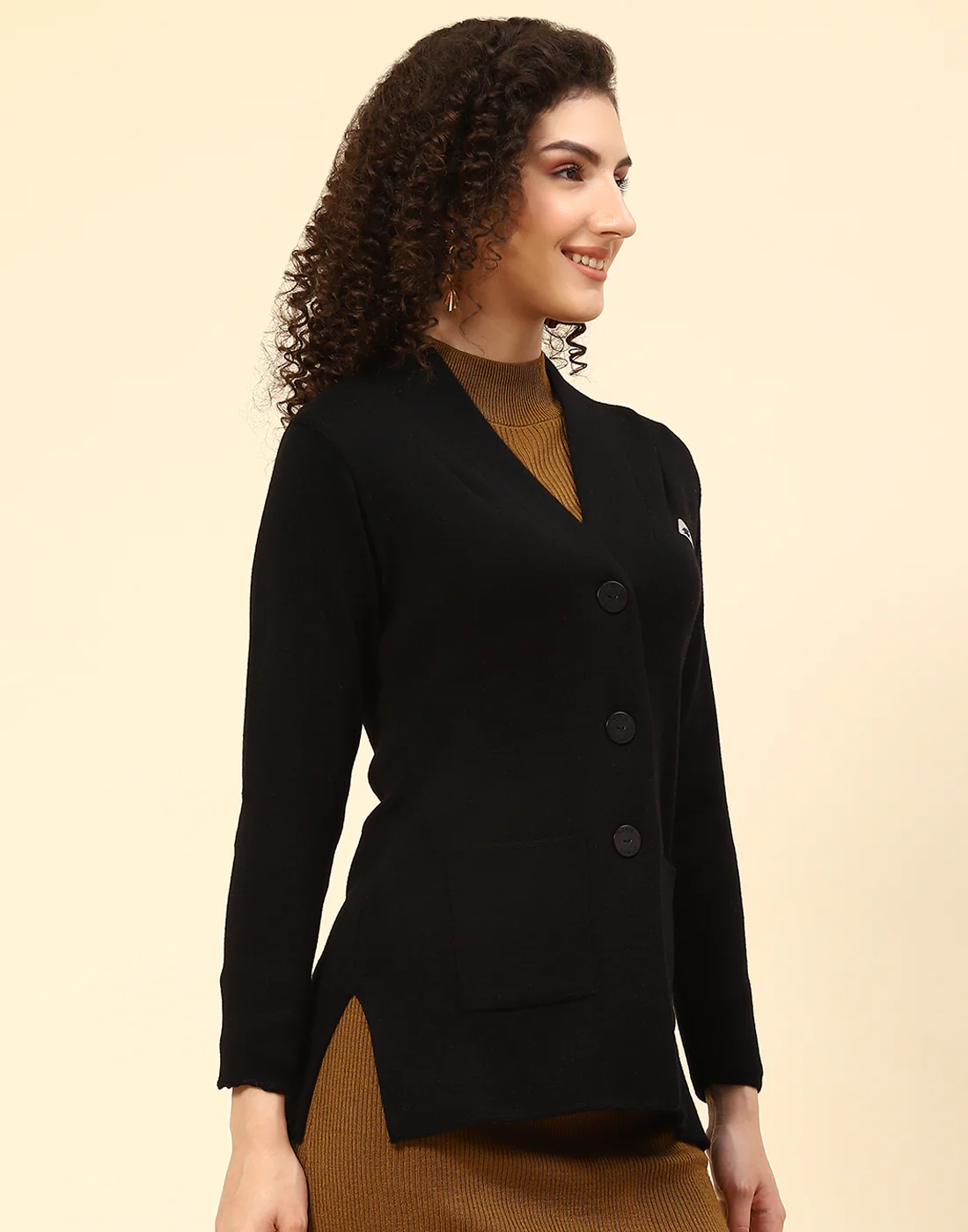 Women Black Solid V Neck Full Sleeve Cardigan - Image 4