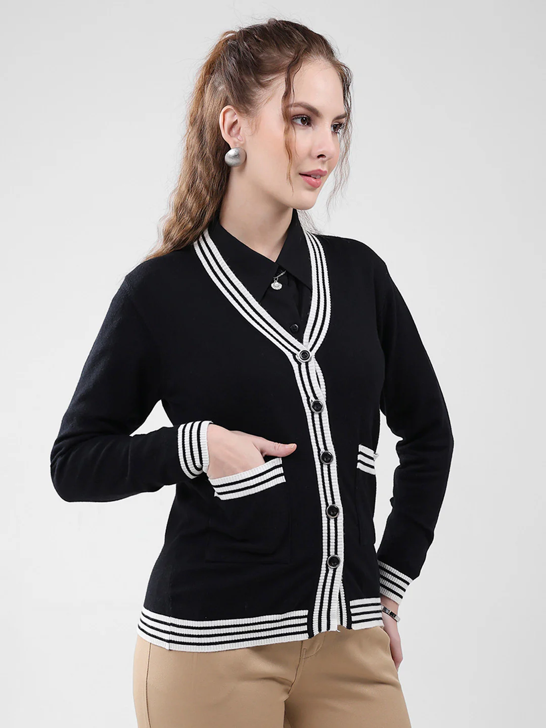Women Black Solid V Neck Full Sleeve Cardigan - Image 4