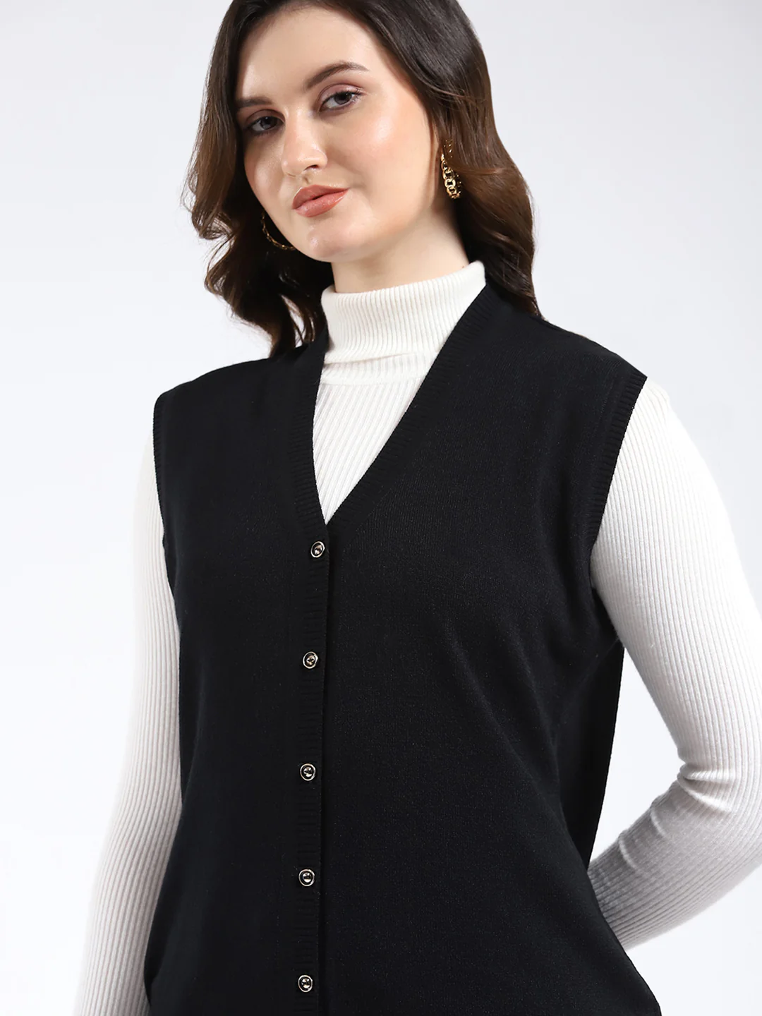 Women Black Solid V Neck Sleeveless Cardigan - Image 6