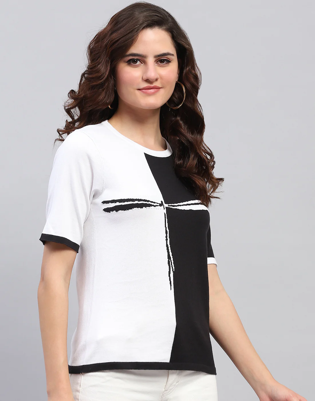 Women Black & White Colourblocked Round Neck Half Sleeve Top - Image 4