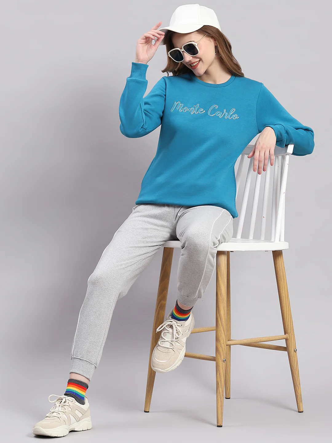 Women Blue Embroidered Round Neck Full Sleeve Sweatshirts - Image 2