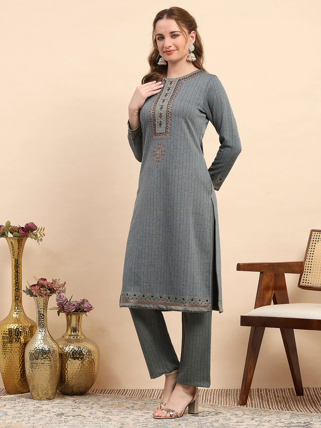 Women Blue Printed Round Neck Full Sleeve Kurti Set for Winter - Image 3
