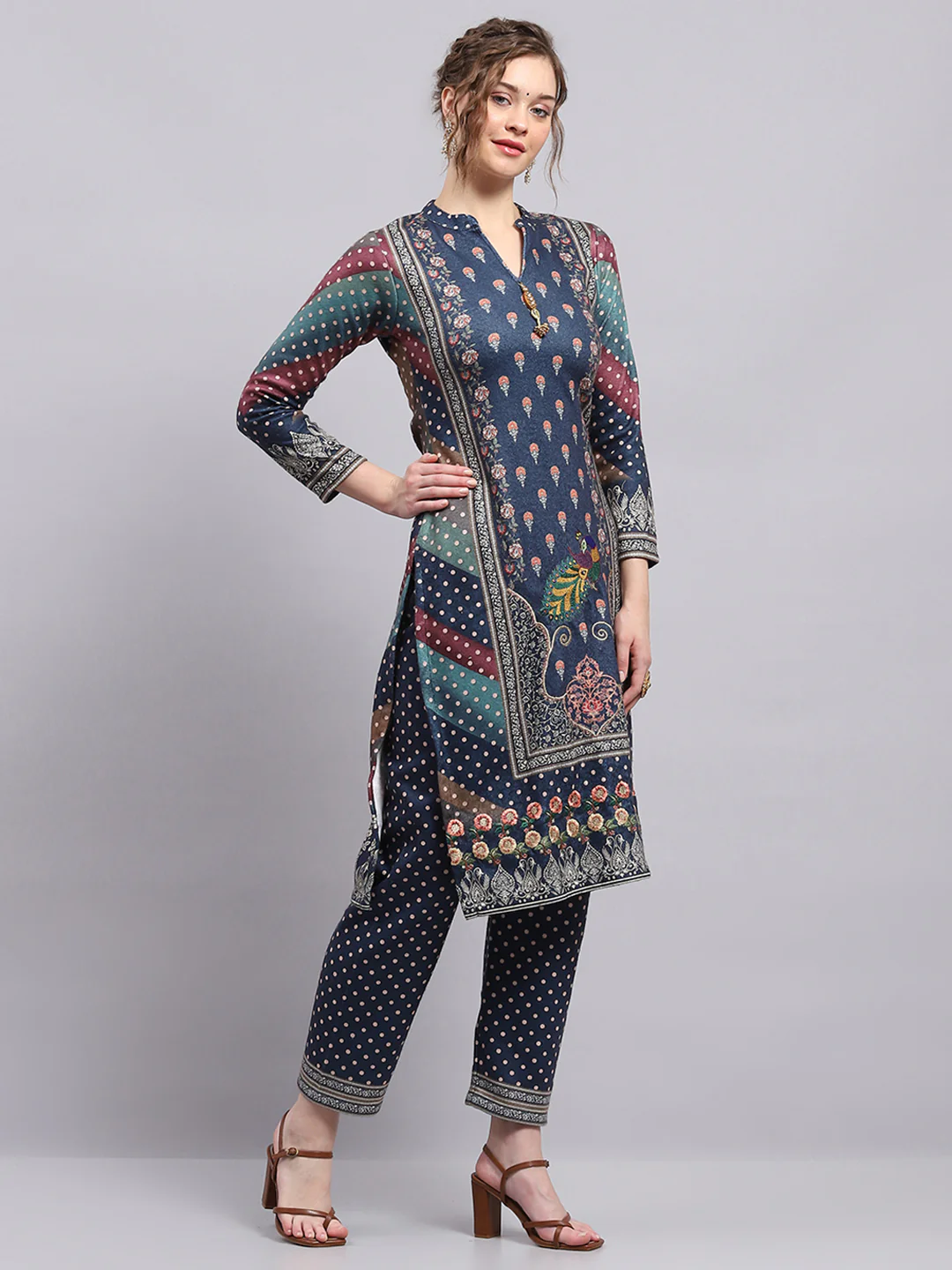 Women Blue Printed Round Neck 3/4th Sleeve Kurti Set for Winter - Image 5
