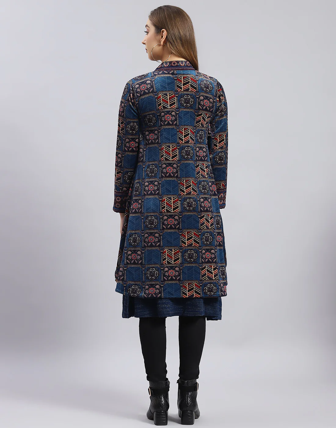 Women Blue Self Design Round Neck Full Sleeve Kurtis Set - Image 6