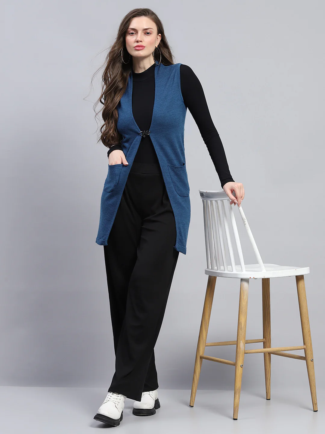 Women Blue Self Design V Neck Sleeveless Cardigan - Image 2