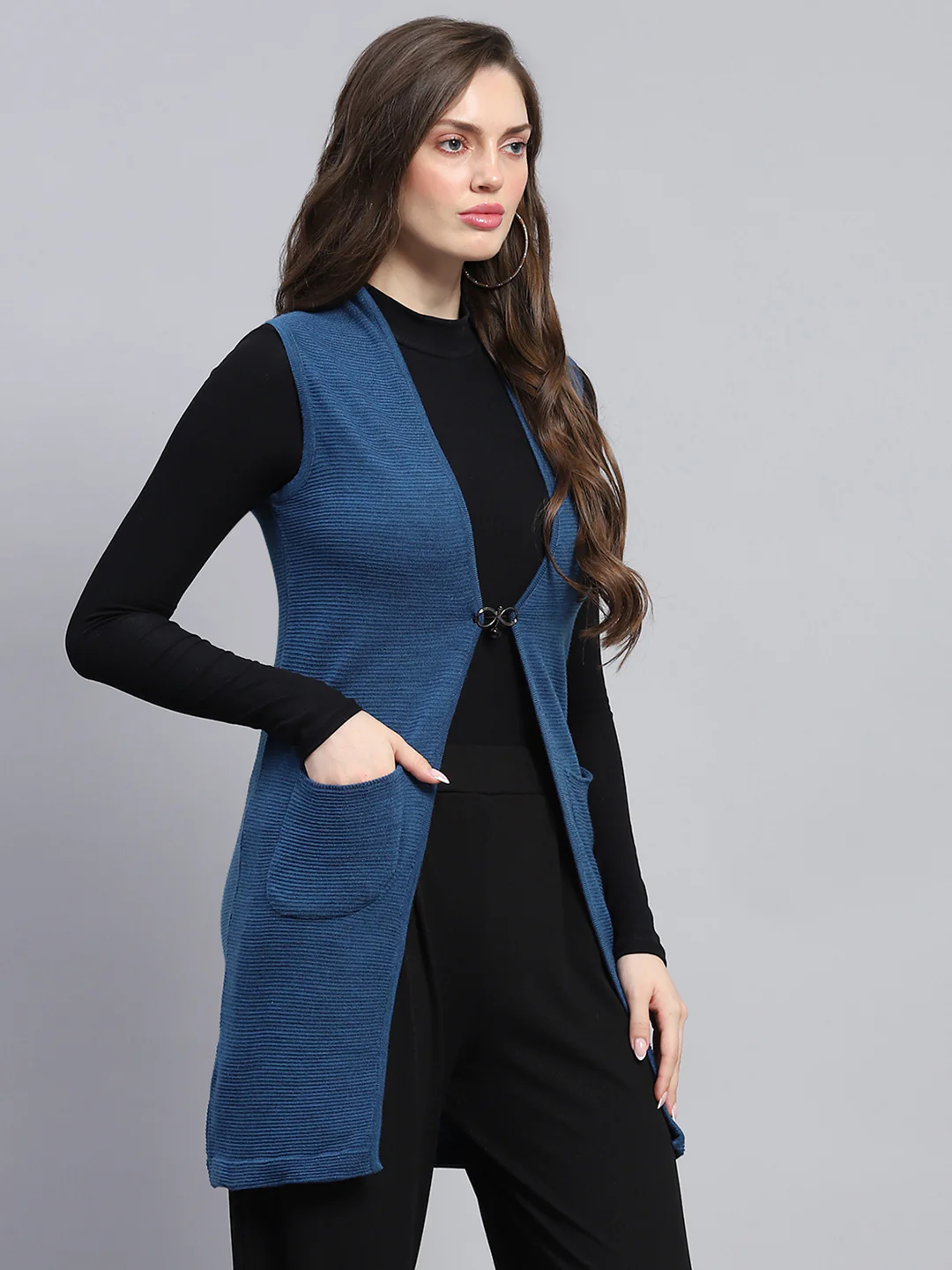 Women Blue Self Design V Neck Sleeveless Cardigan - Image 4