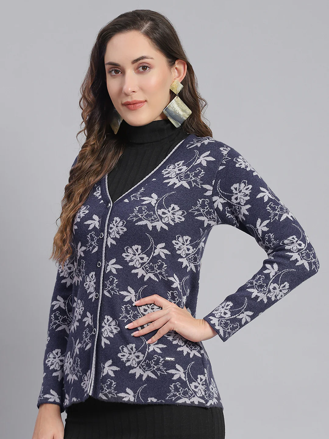 Women Blue Self Design V Neck Full Sleeve Cardigans - Image 3