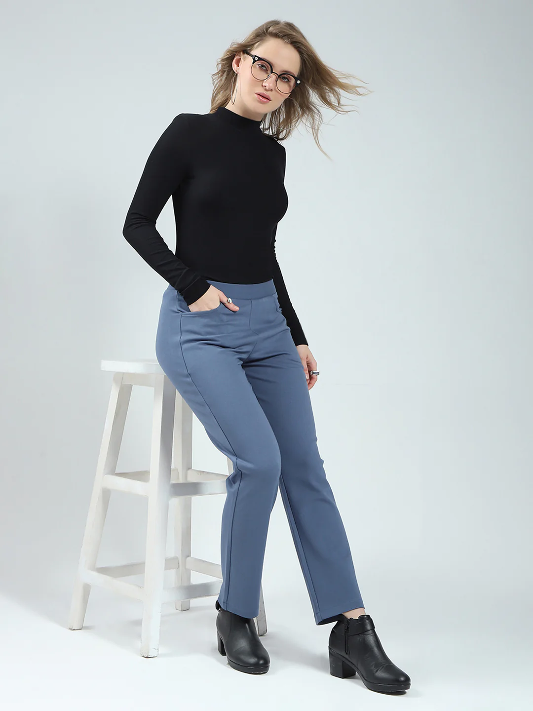 Women Blue Solid Regular Fit Jegging - Image 2