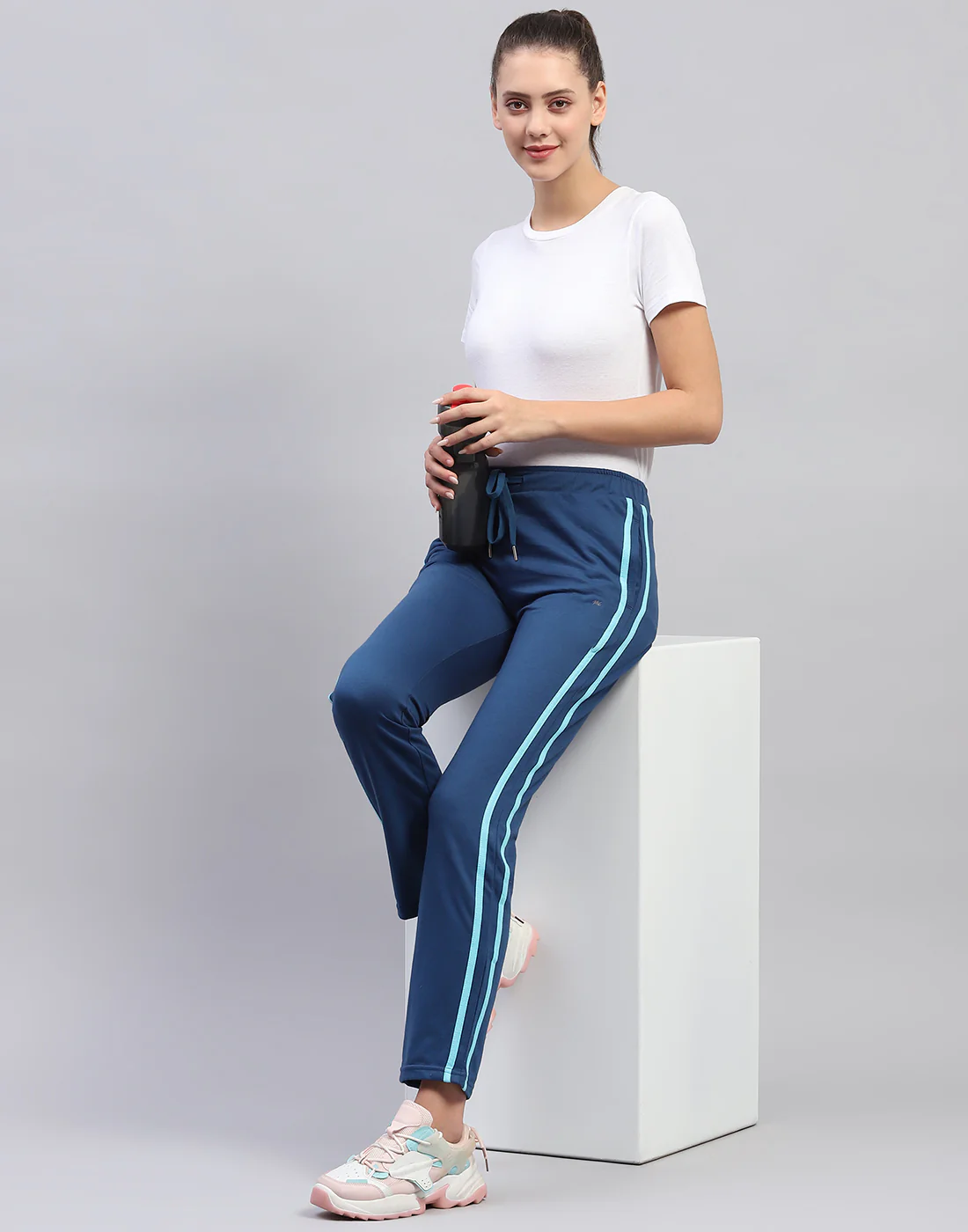 Women Blue Solid Regular Fit Lower - Image 2