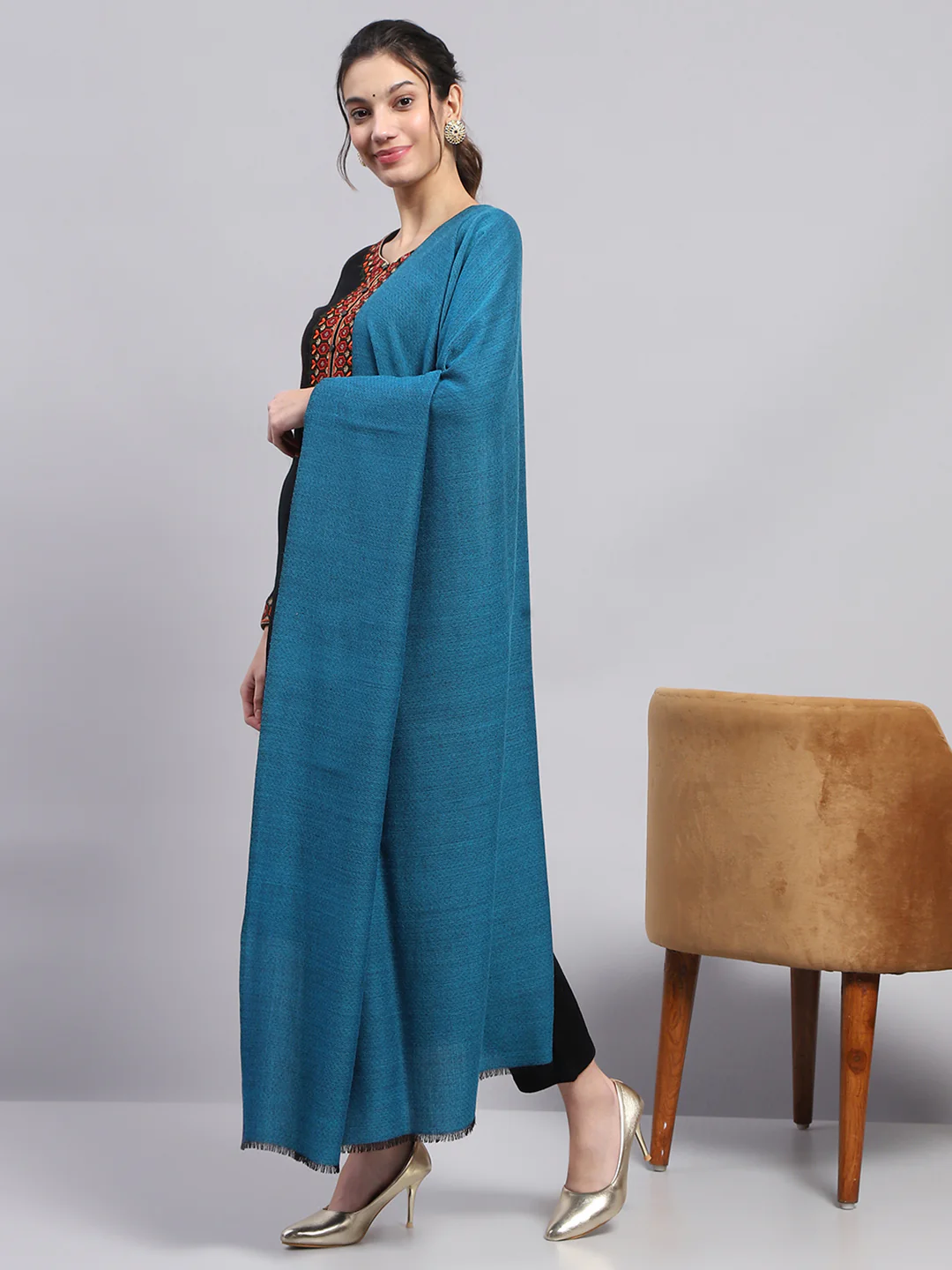 Women Blue Solid Reversible Shawl - Image 5