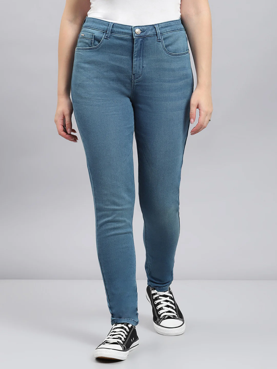 Women Blue Solid Slim Fit Denims - Image 2
