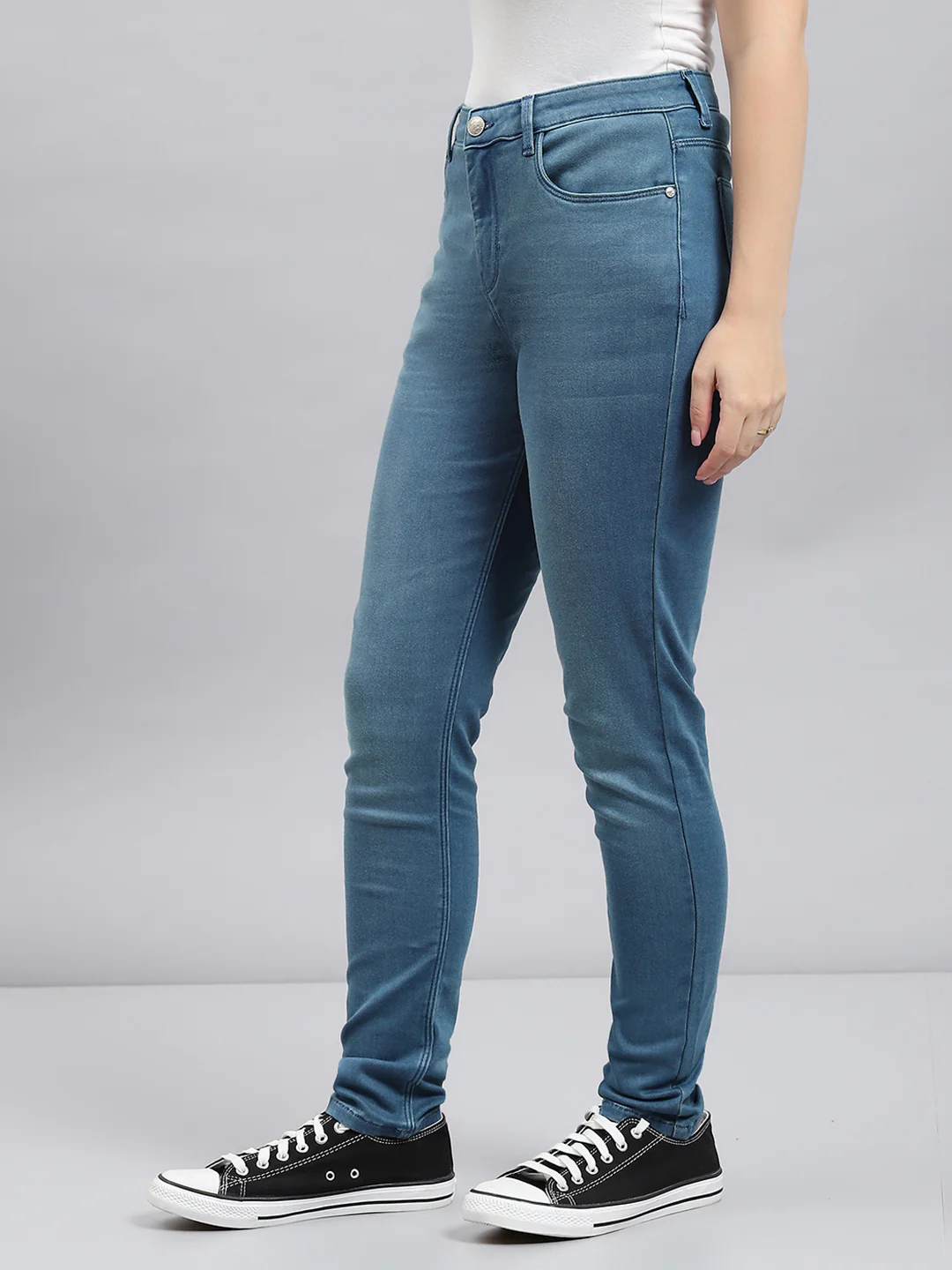 Women Blue Solid Slim Fit Denims - Image 3