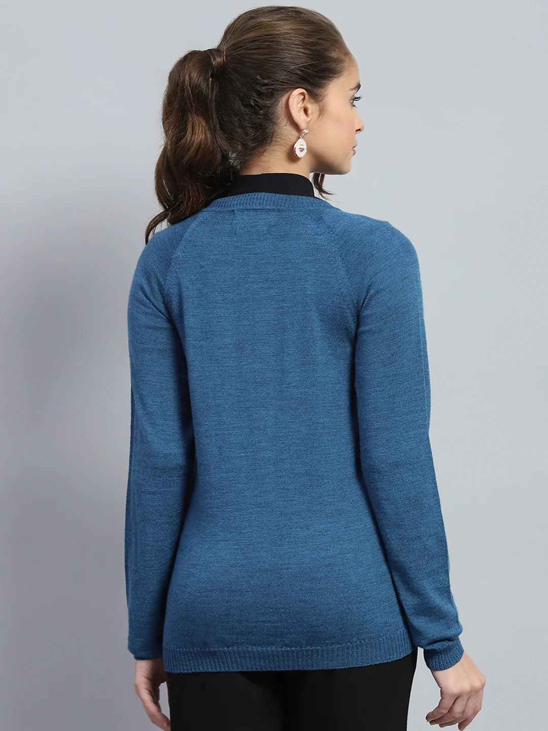Women Blue Solid V Neck Full Sleeve Cardigan - Image 5