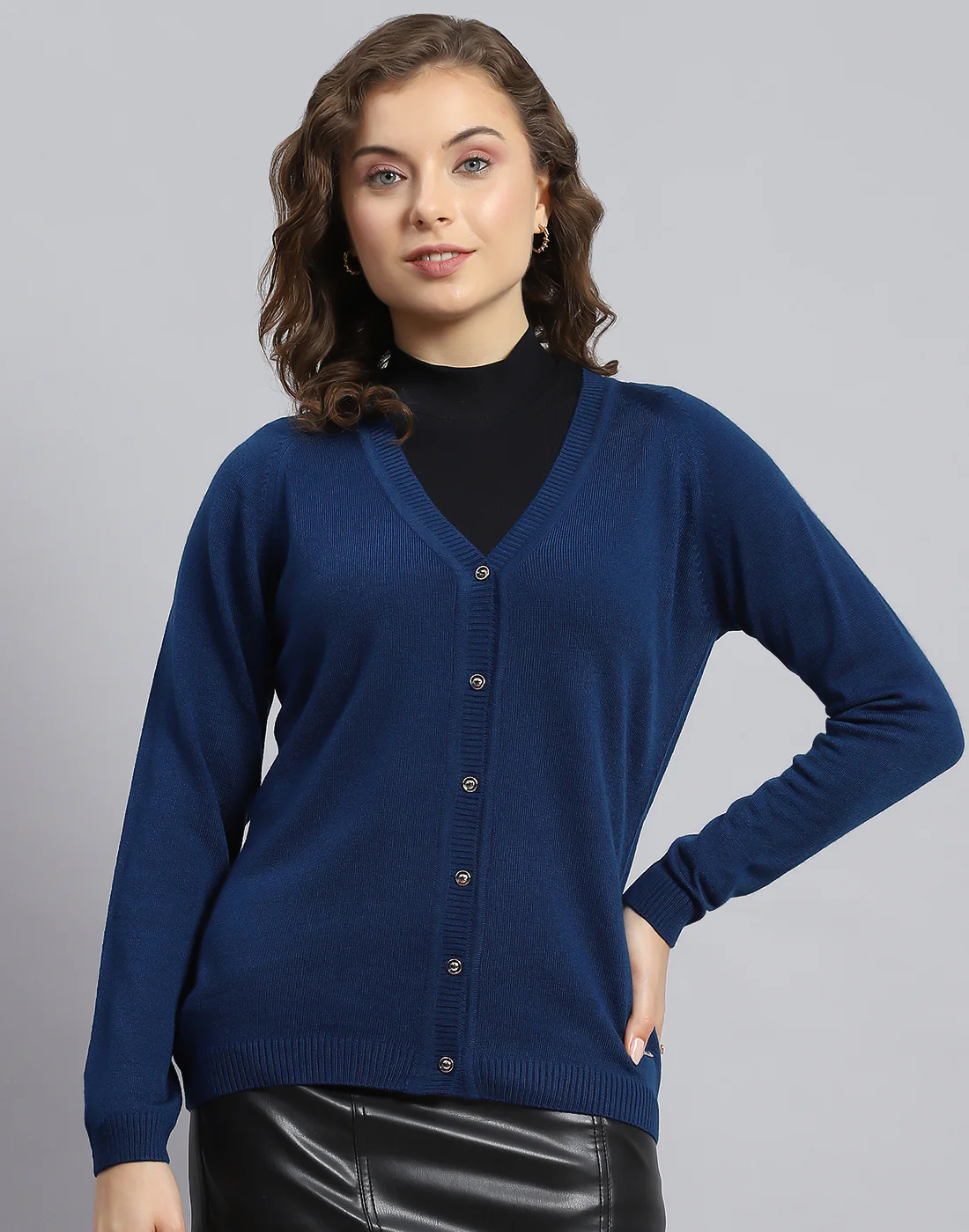Women Blue Solid V Neck Full Sleeve Cardigan - Image 2