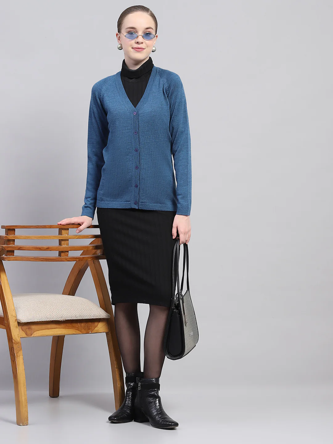 Women Blue Solid V Neck Full Sleeve Cardigan - Image 2