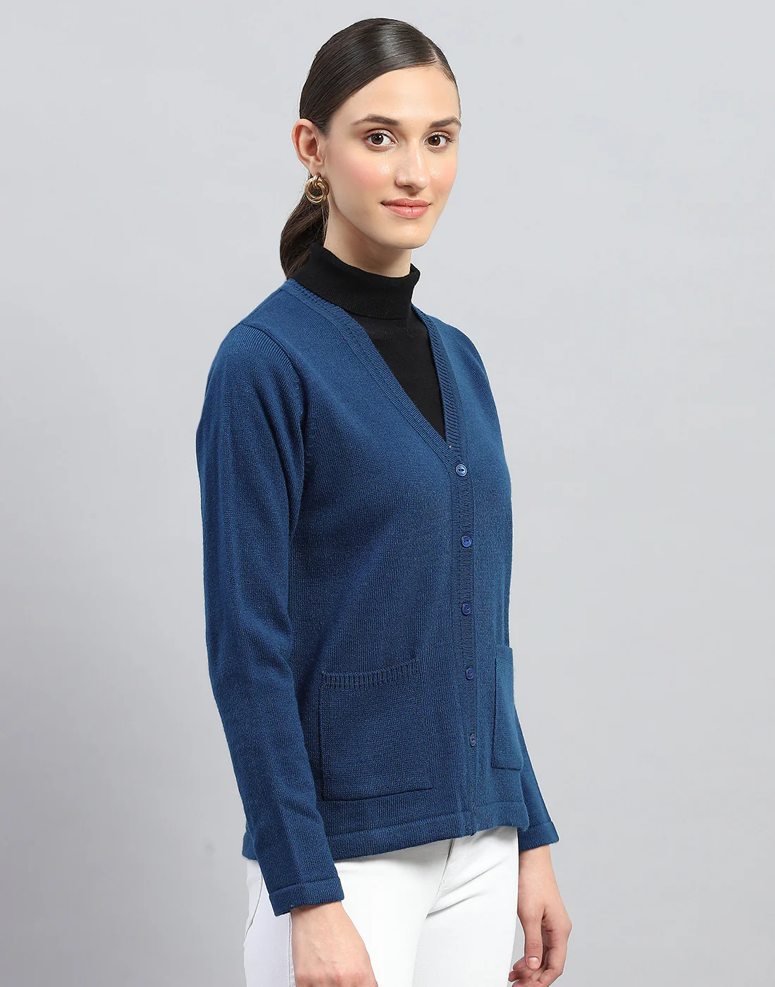 Women Blue Solid V Neck Full Sleeve Cardigan - Image 4