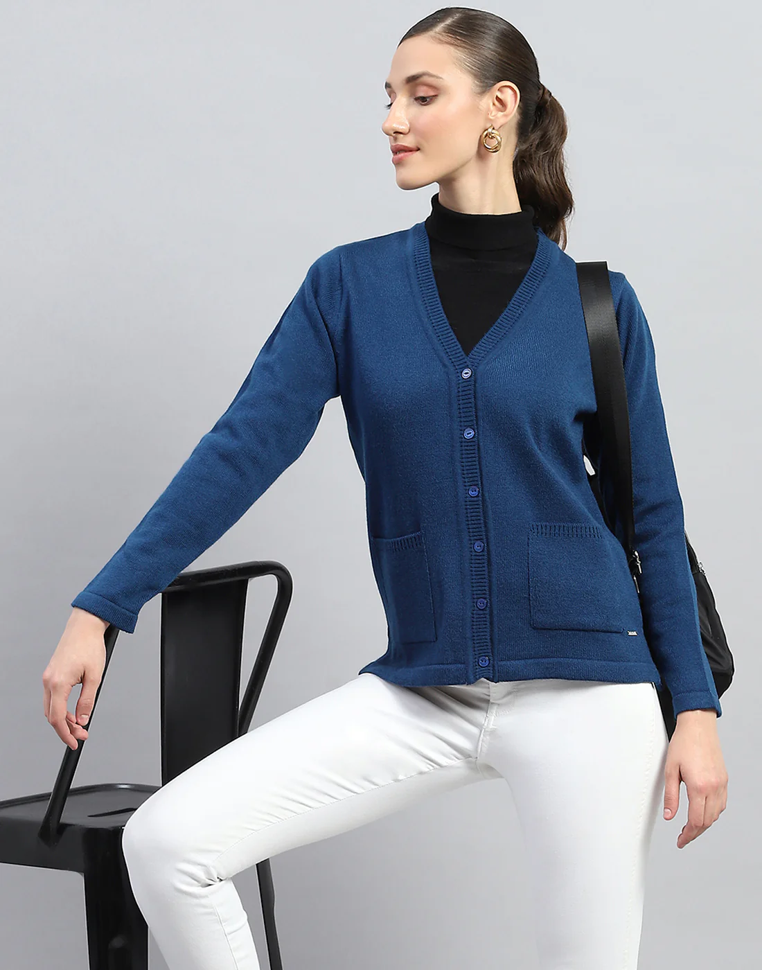 Women Blue Solid V Neck Full Sleeve Cardigan - Image 6