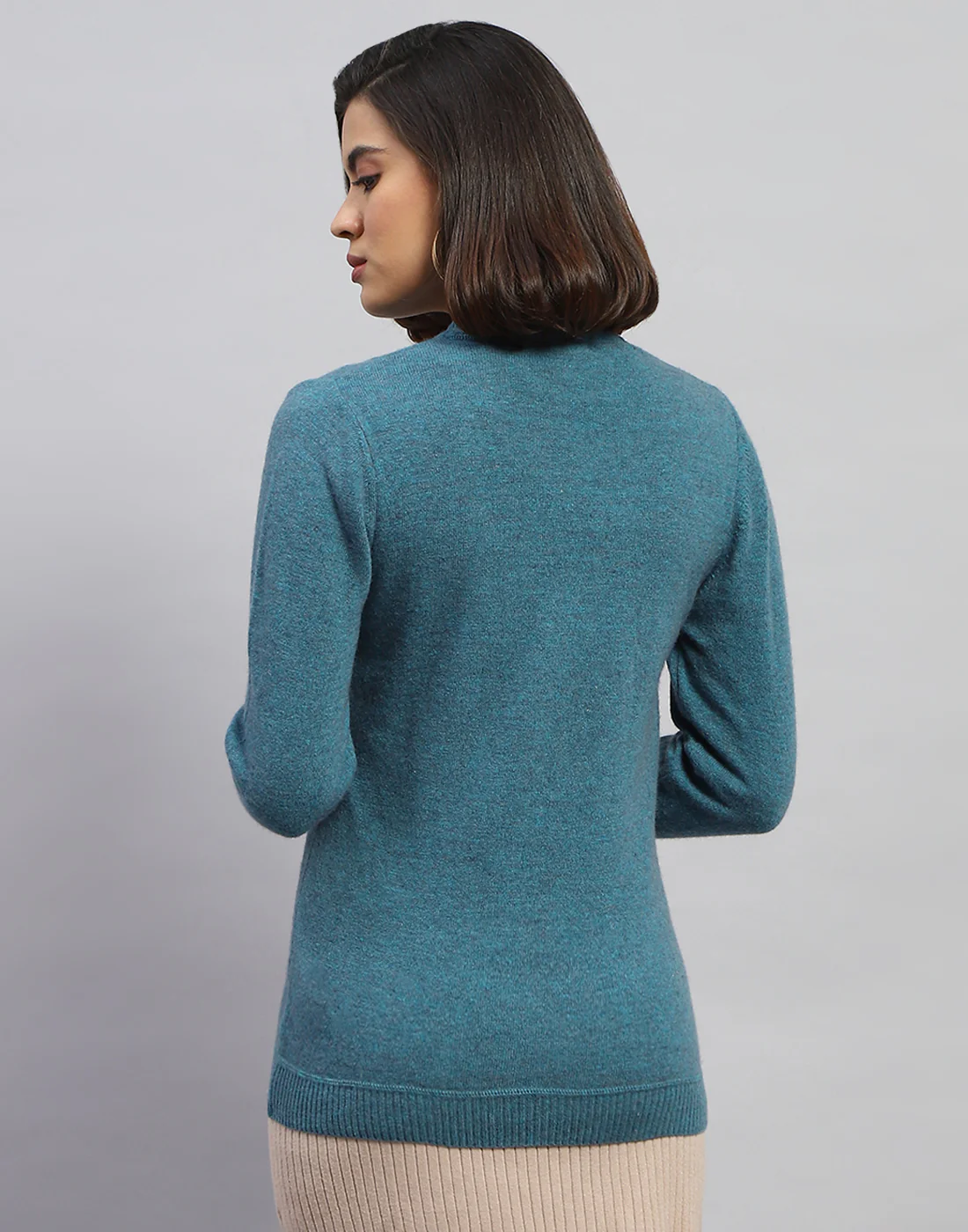Women Blue Solid V Neck Full Sleeve Cardigan - Image 5