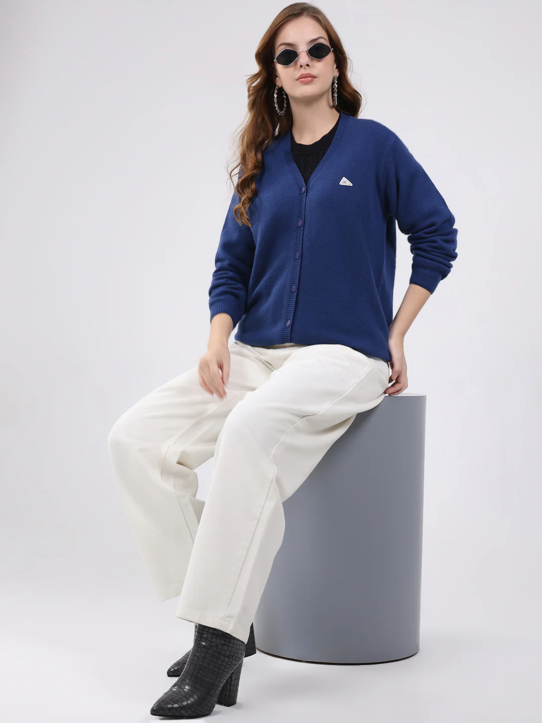 Women Blue Solid V Neck Full Sleeve Cardigan - Image 2