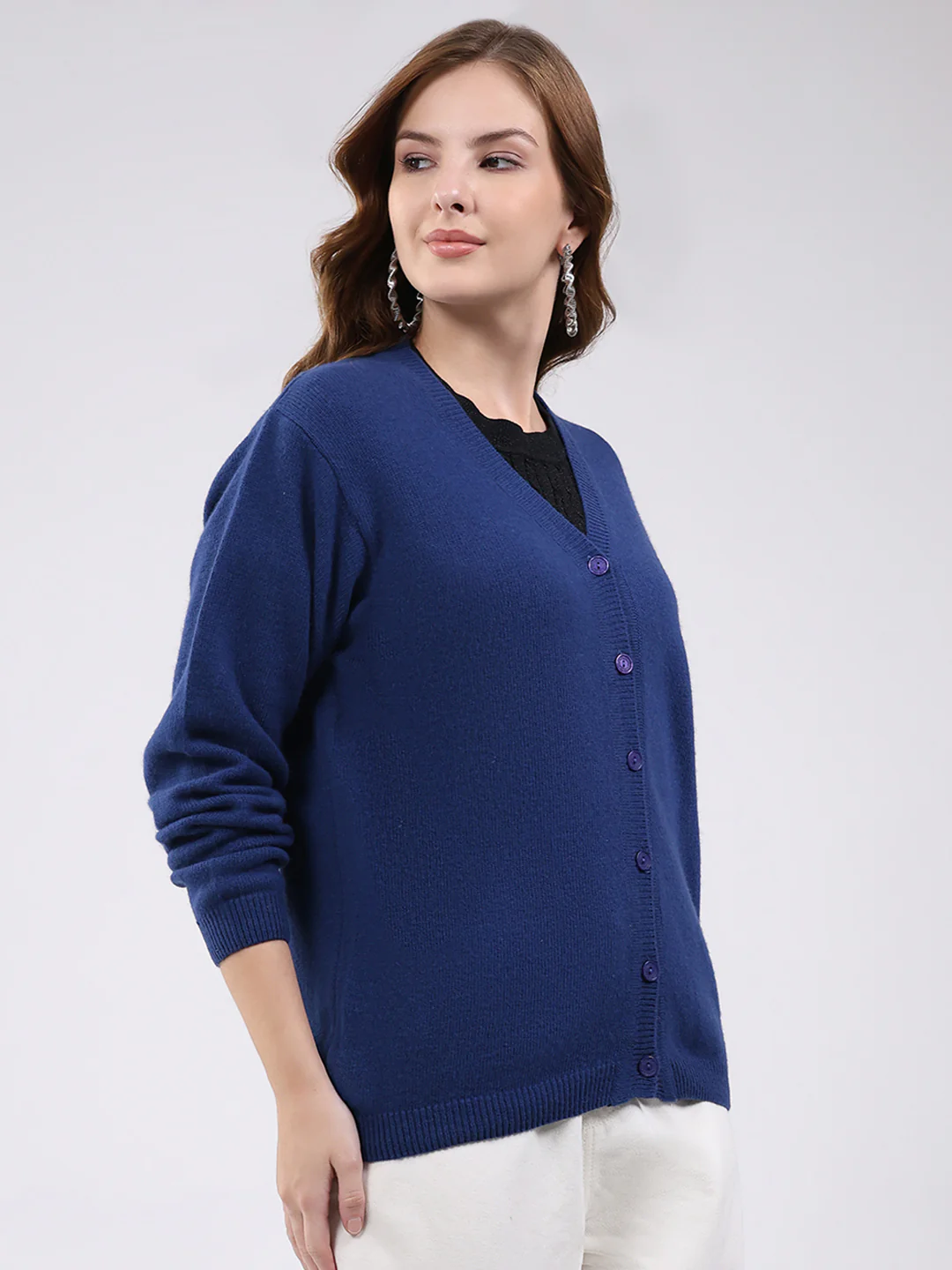 Women Blue Solid V Neck Full Sleeve Cardigan - Image 4