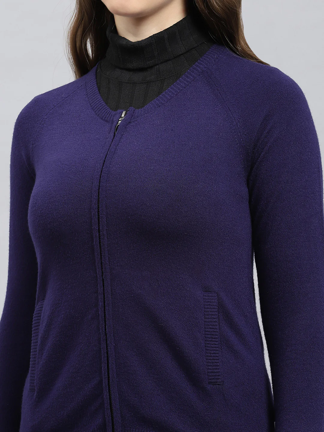 Women Blue Solid V Neck Full Sleeve Pullover - Image 6