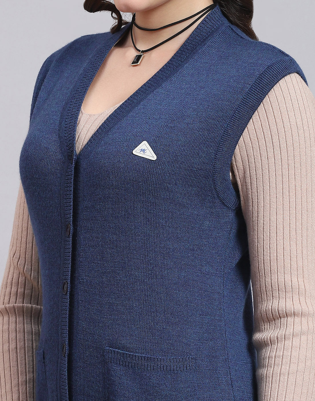 Women Blue Solid V Neck Sleeveless Sweater - Image 6