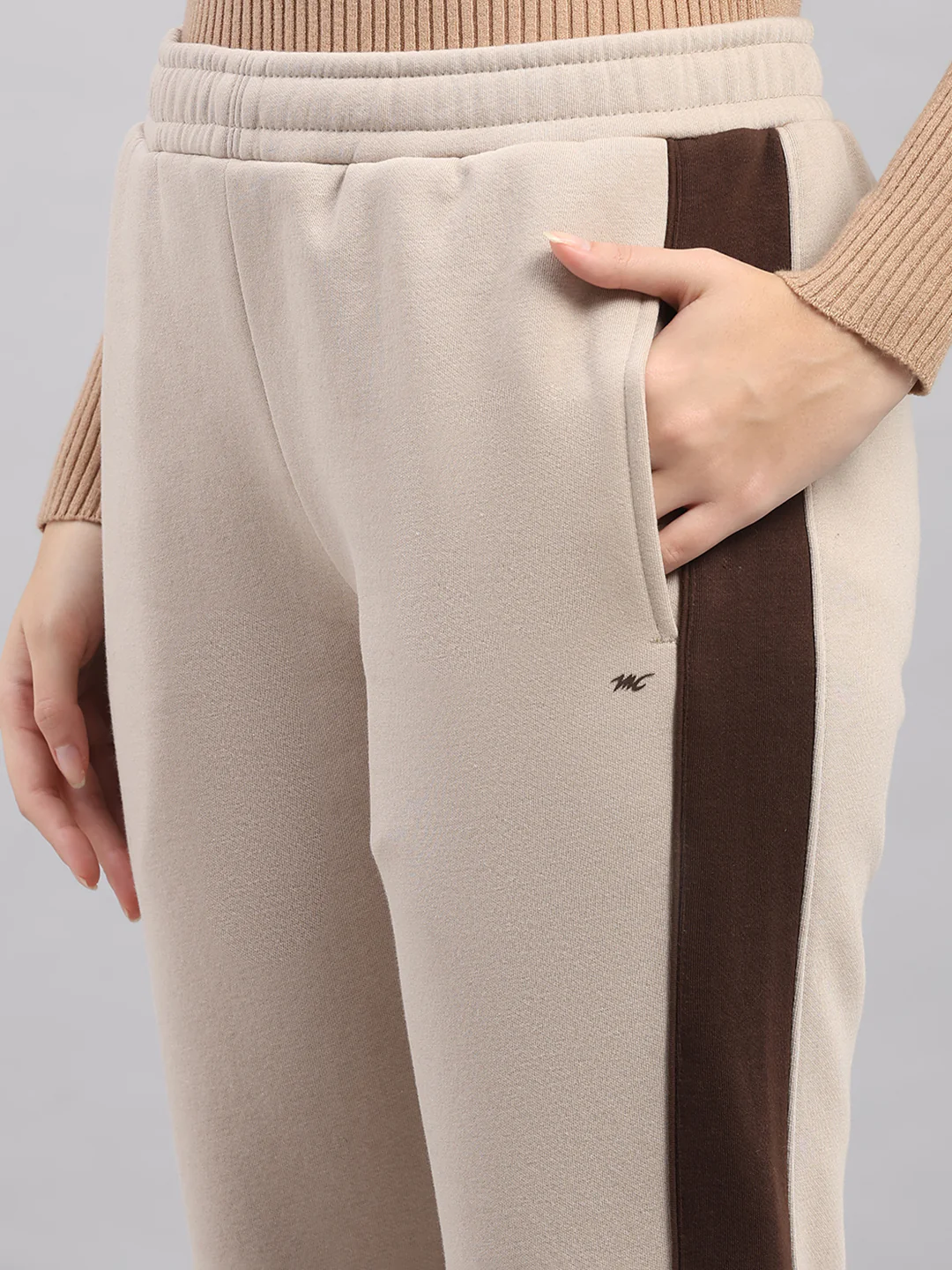 Women Brown Solid Hooded Full Sleeve Winter Tracksuit - Image 9