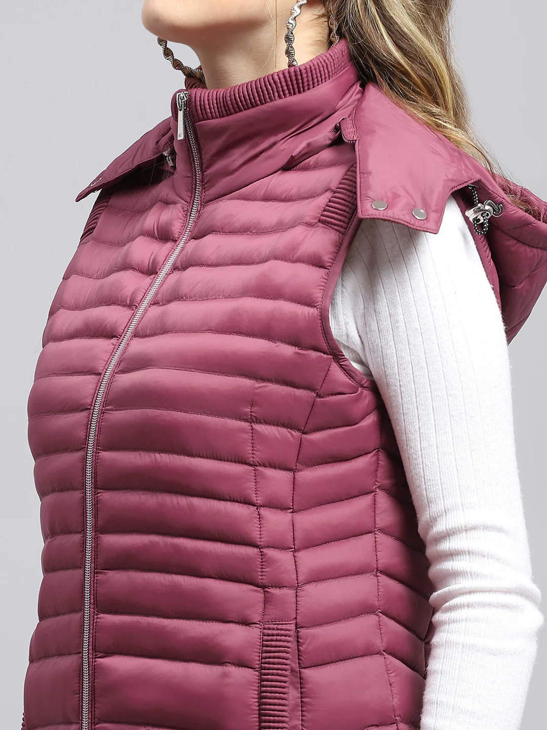 Women Burgundy Solid Detachable Hood Sleeveless Jacket - Image 6