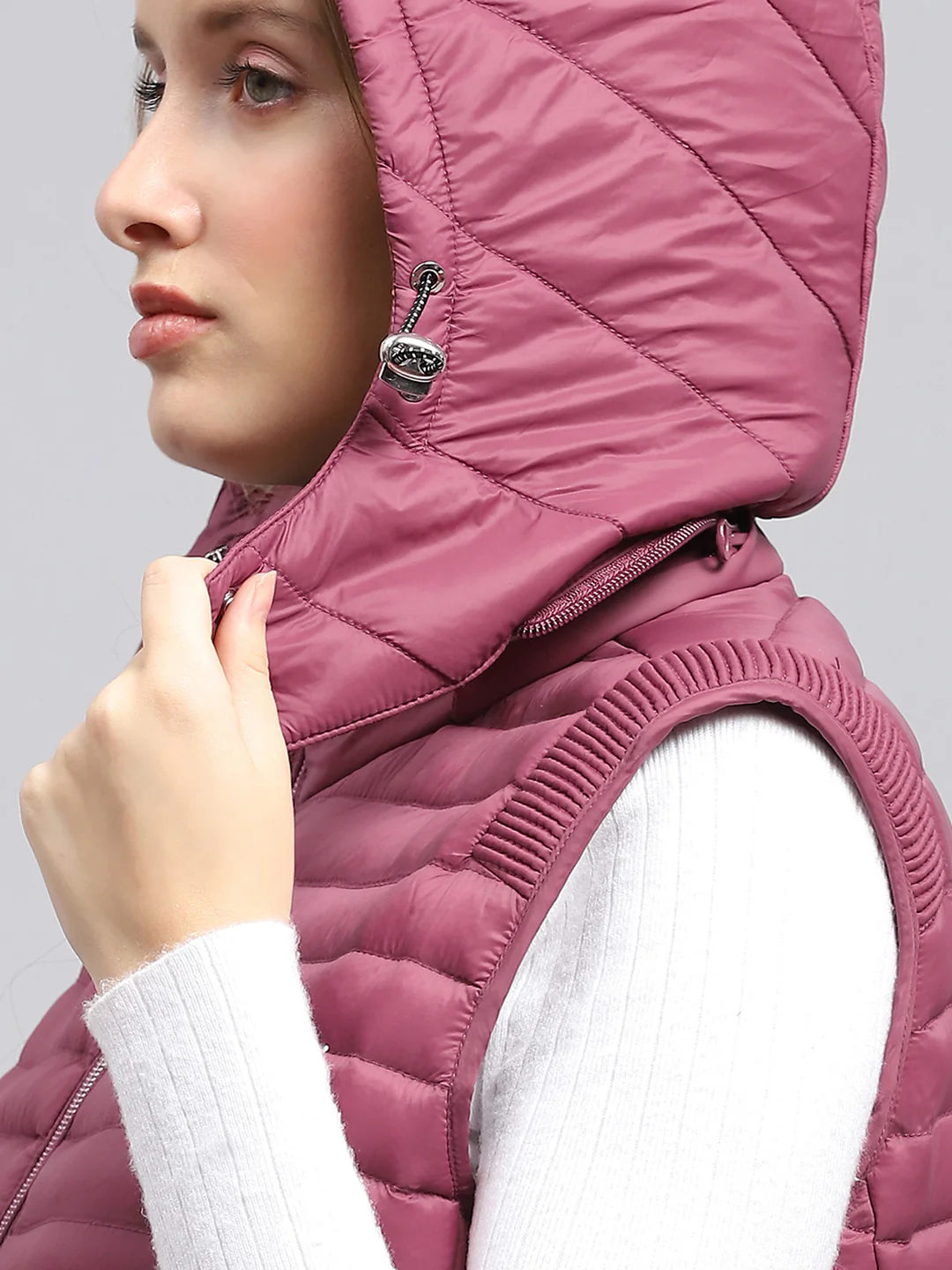 Women Burgundy Solid Detachable Hood Sleeveless Jacket - Image 7
