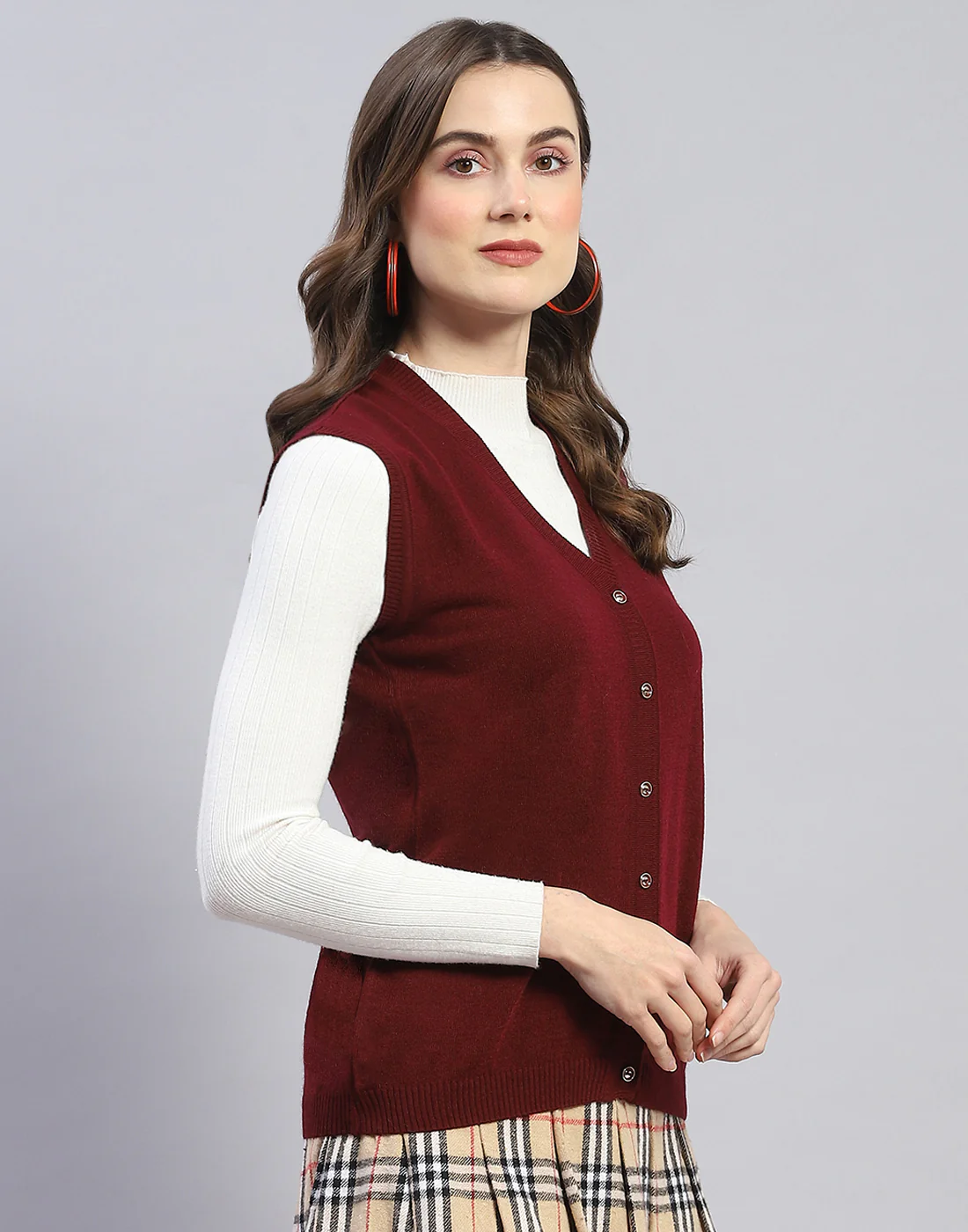 Women Burgundy Solid V Neck Sleeveless Cardigan - Image 4