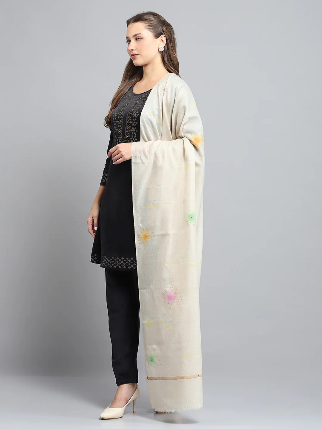 Women Cream Floral Print Shawl - Image 3