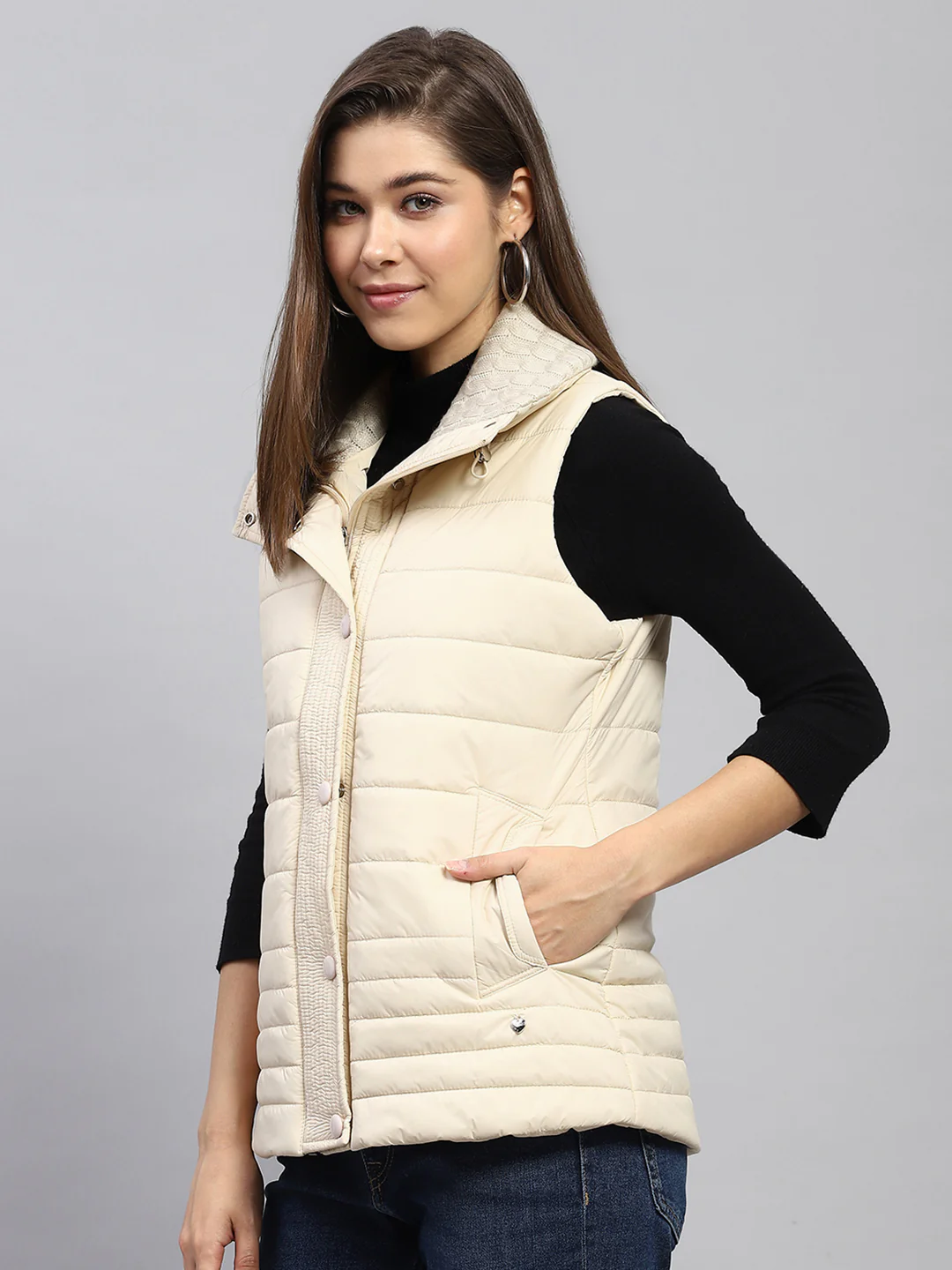 Women Cream Solid Collar Sleeveless Jacket - Image 3