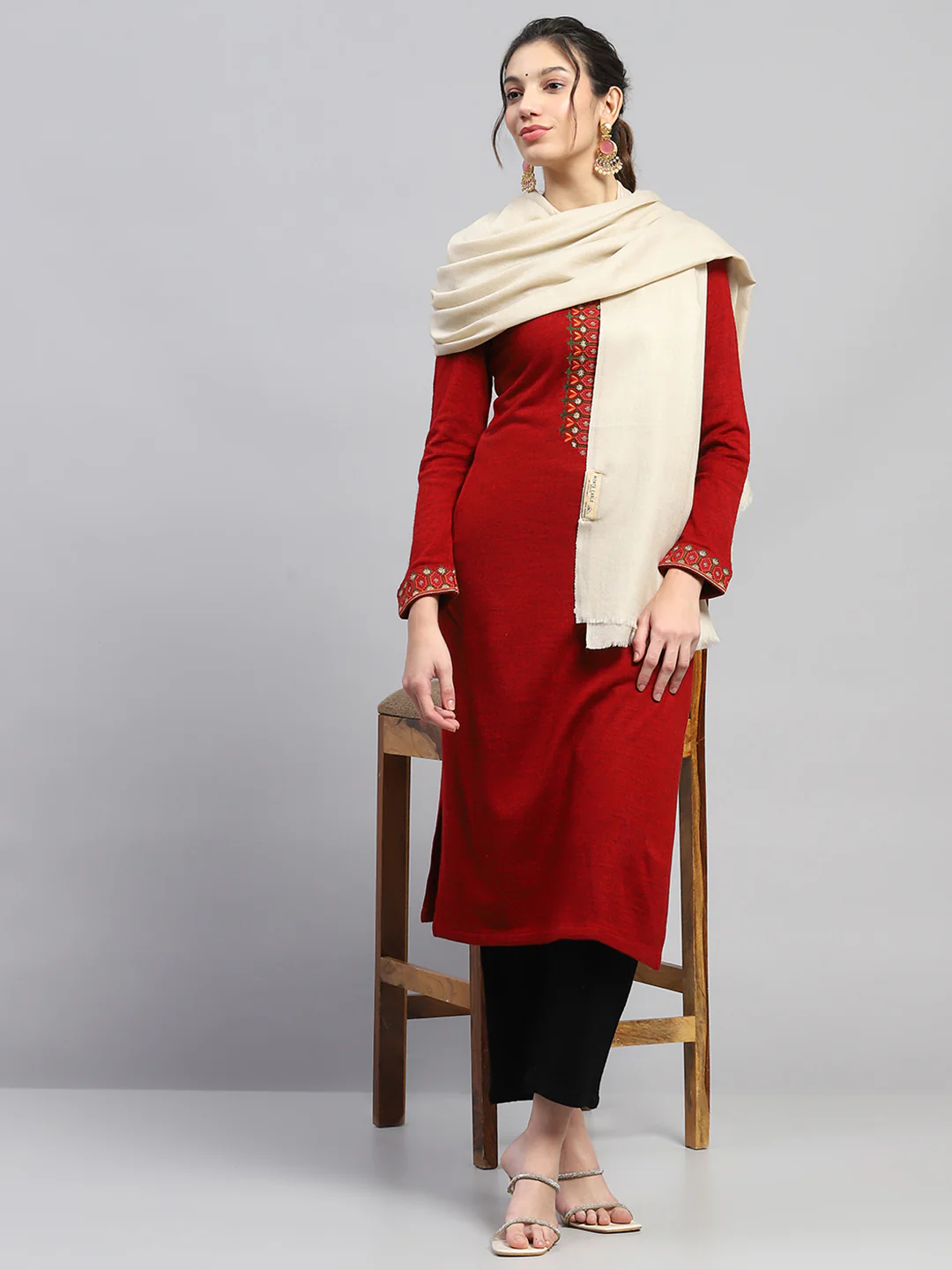 Women Cream Solid Reversible Shawl - Image 5