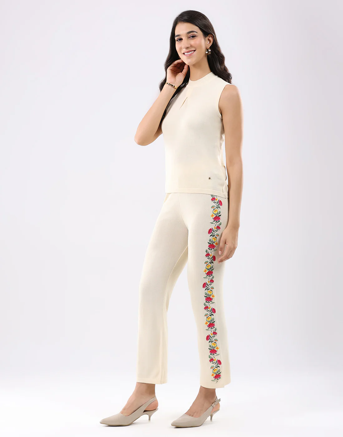 Women Cream Solid Round Neck Sleeveless Cords Set - Image 3