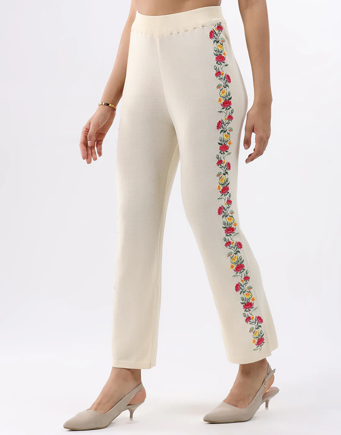 Women Cream Solid Round Neck Sleeveless Cords Set - Image 7