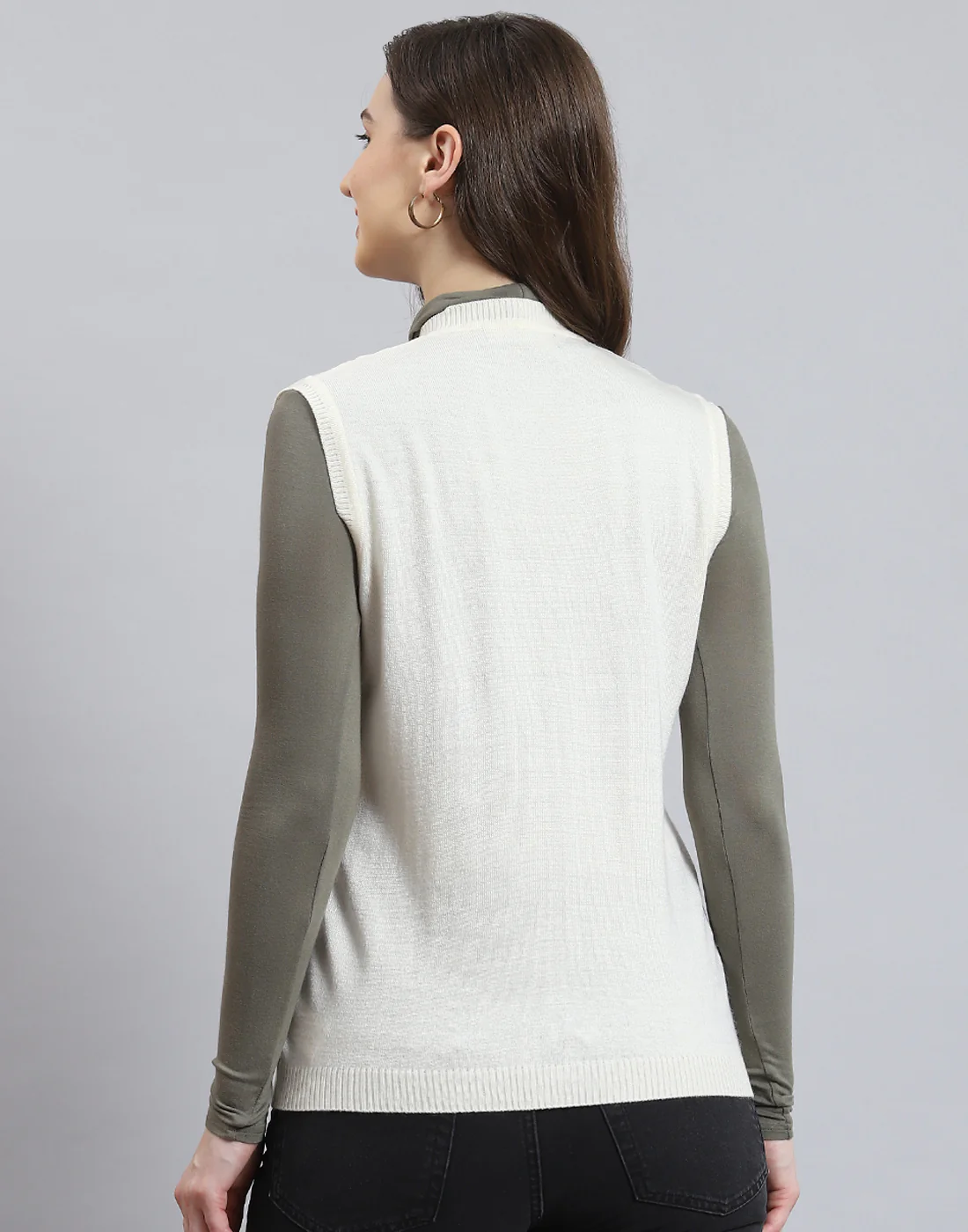 Women Cream Solid V Neck Sleeveless Cardigan - Image 6