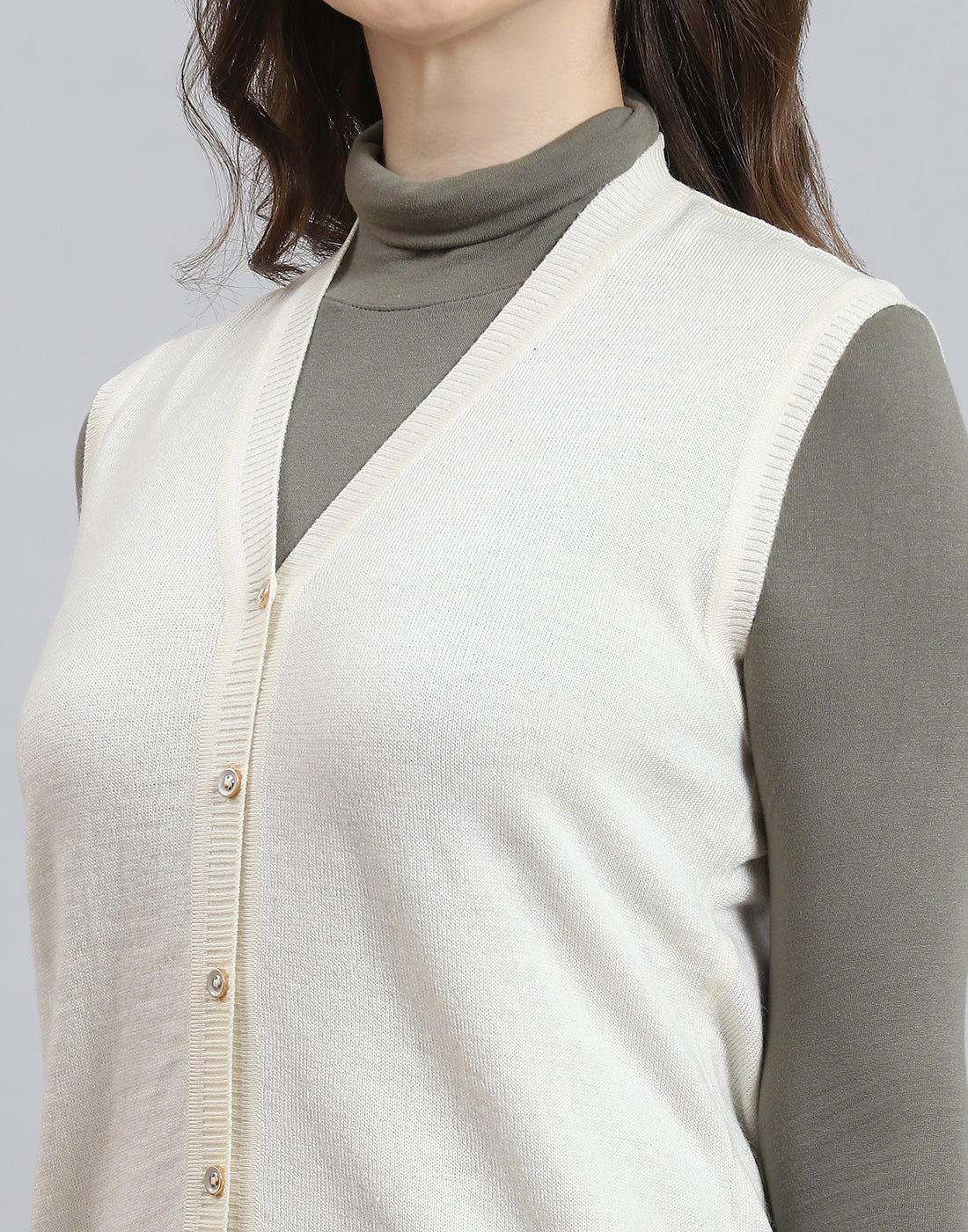 Women Cream Solid V Neck Sleeveless Cardigan - Image 7