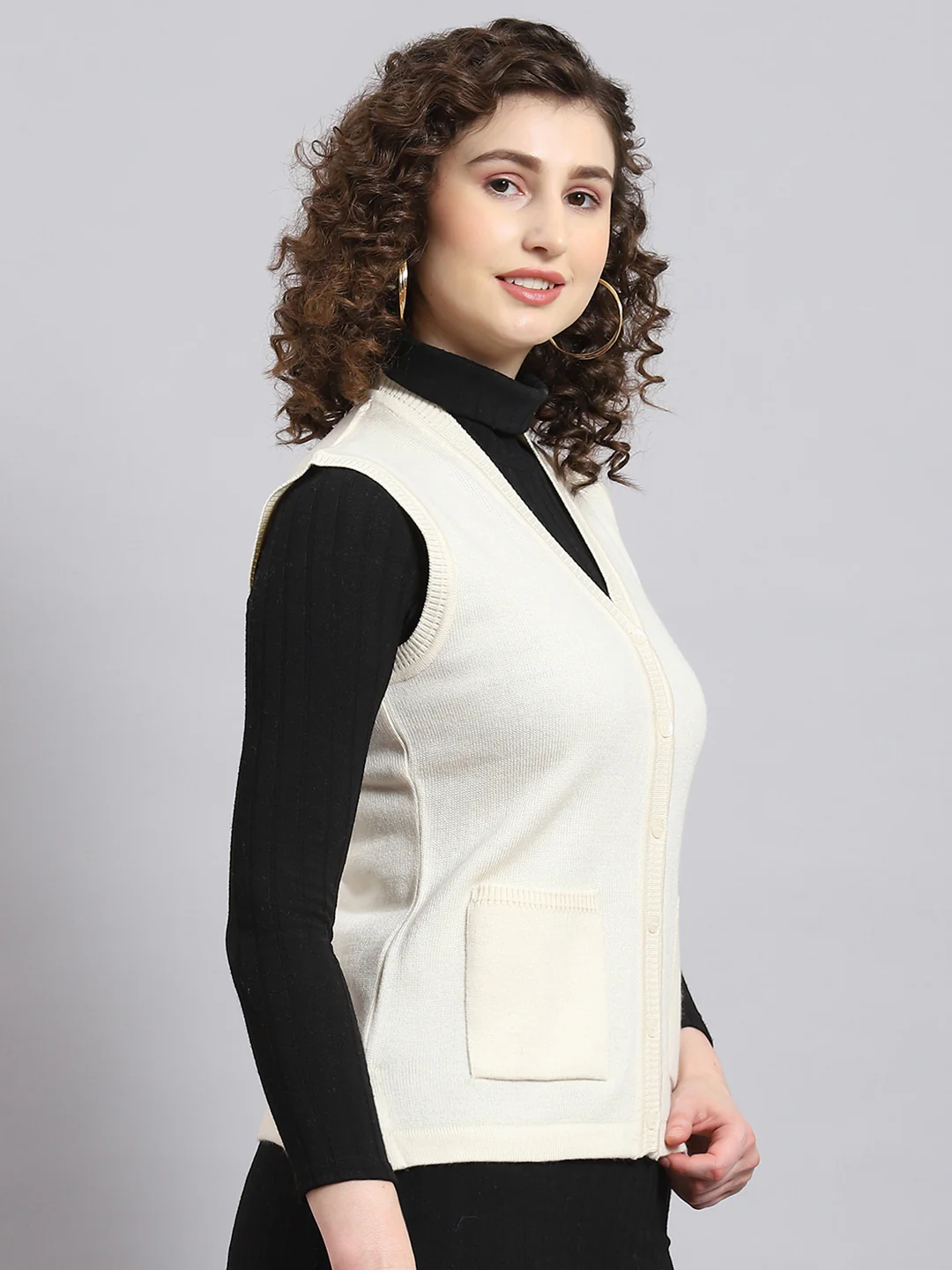 Women Cream Solid V Neck Sleeveless Cardigan - Image 3