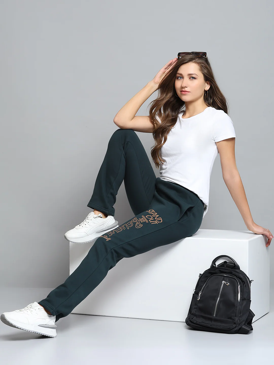 Women Green Printed Regular Fit Winter Lower - Image 2
