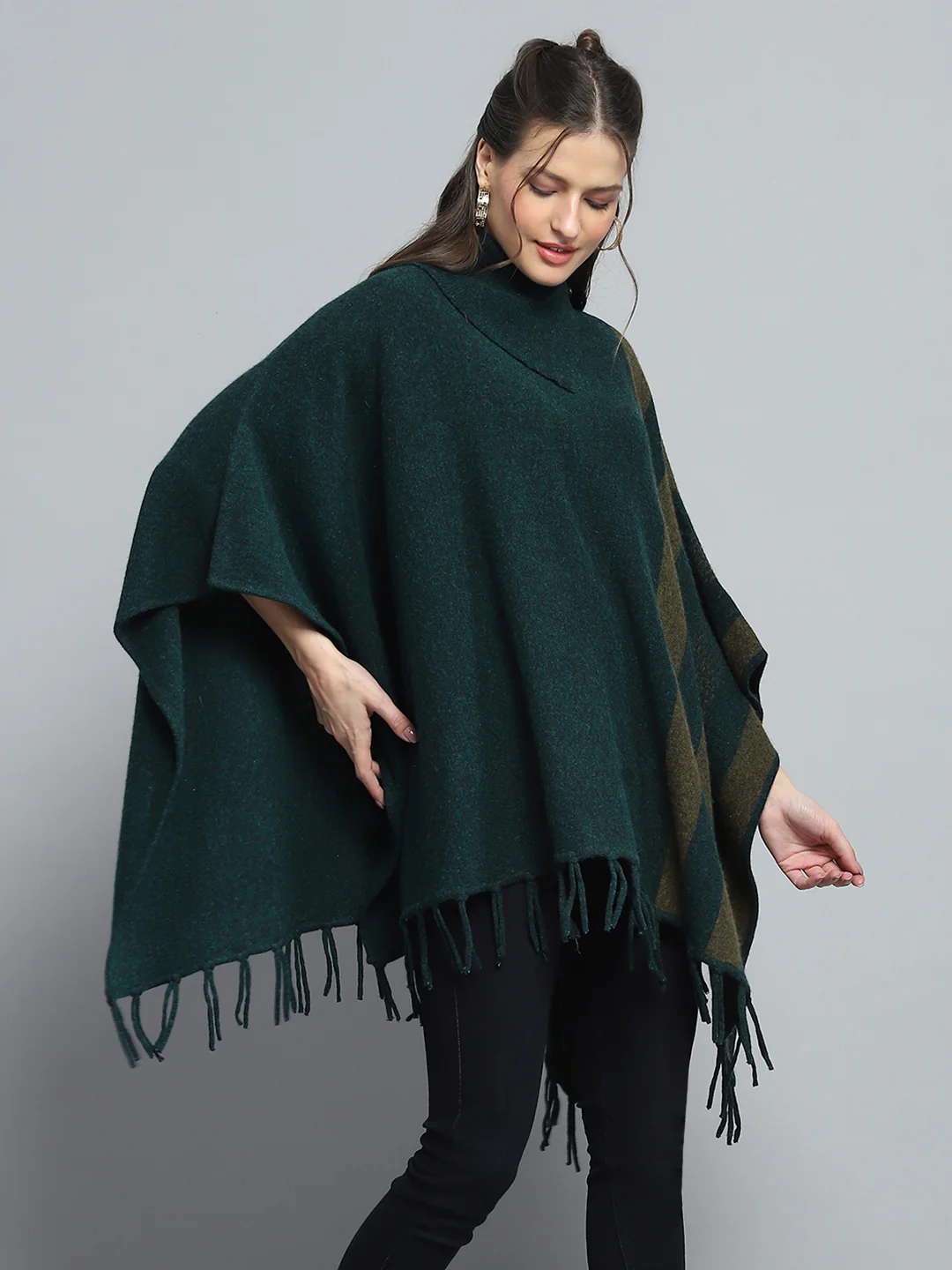 Women Green Self Design Poncho - Image 4