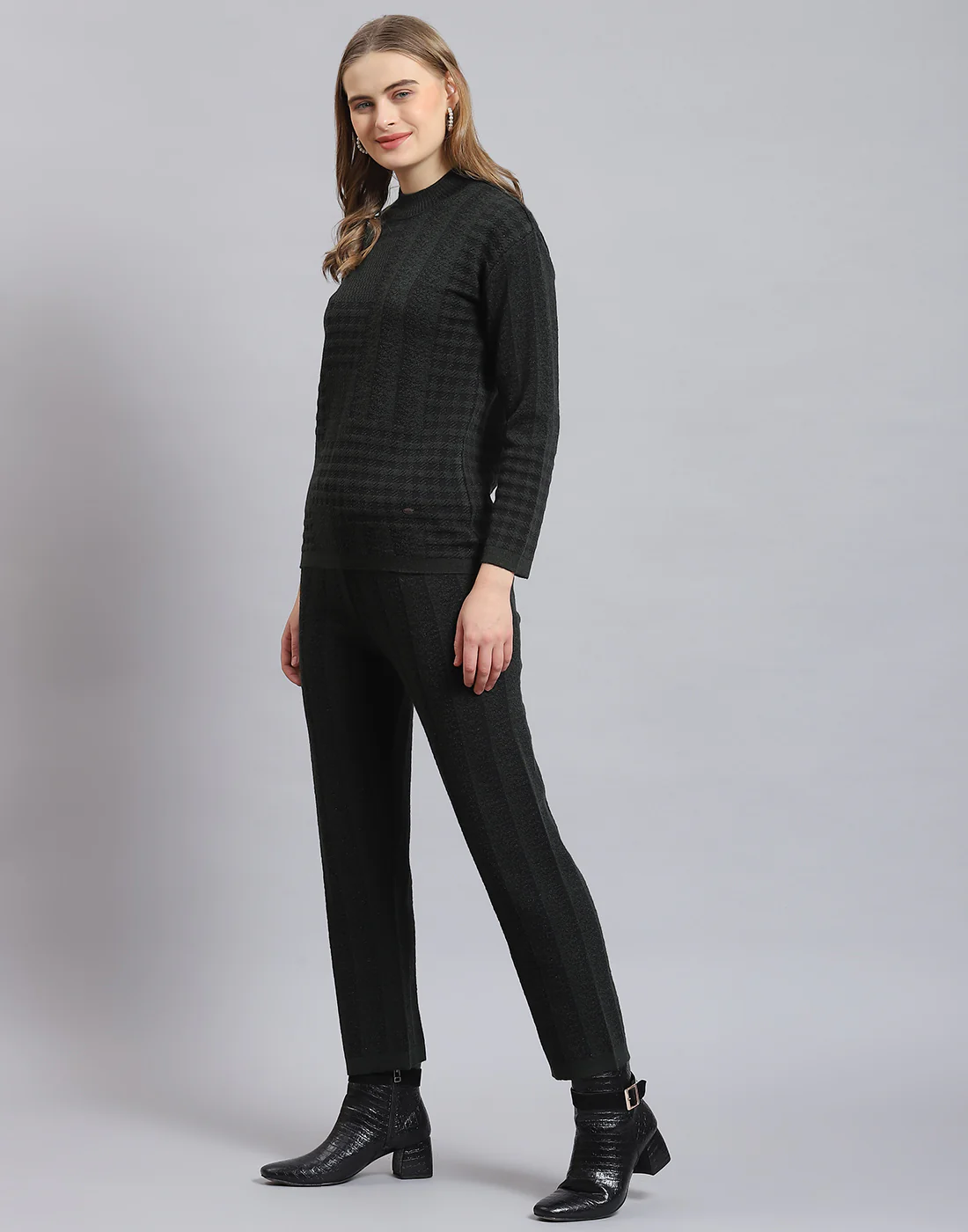 Women Green Self Design Round Neck Full Sleeve Cords Set - Image 3
