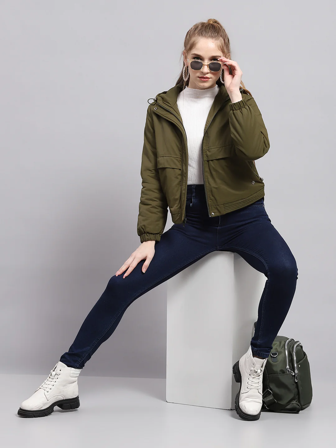 Women Green Solid Hooded Full Sleeve Jacket - Image 2